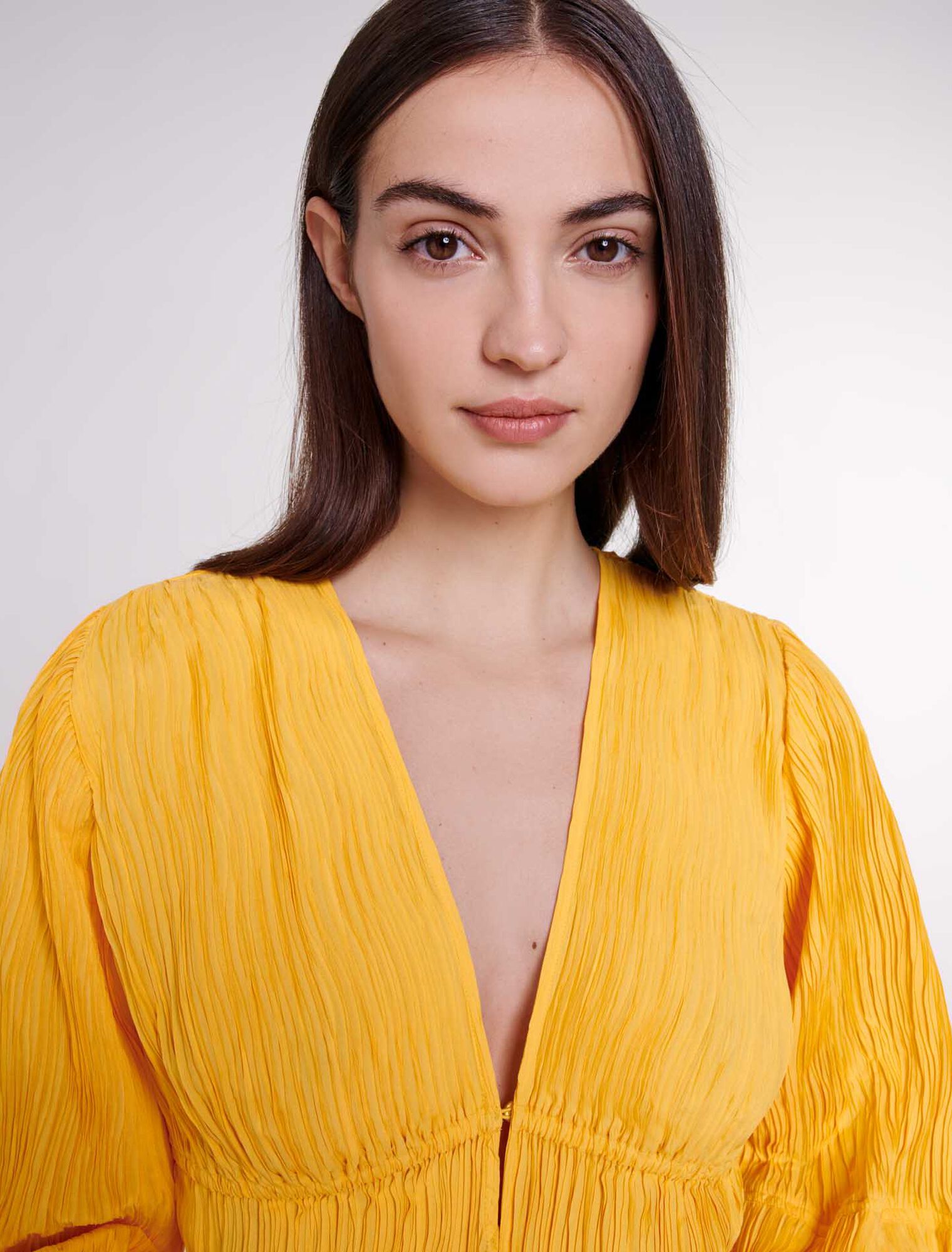 Vestido corto fruncido