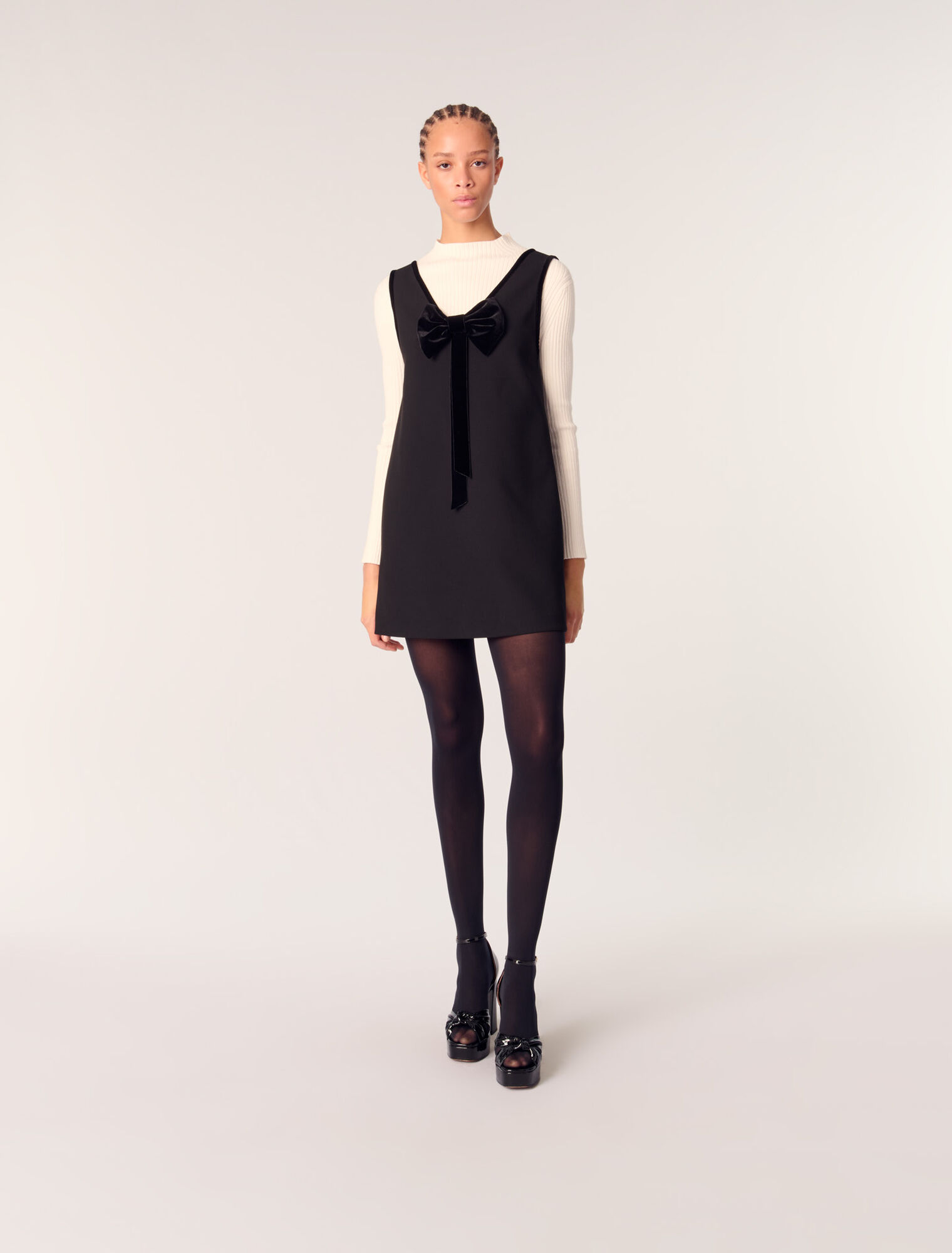 Vestido pichi con cuello de terciopelo