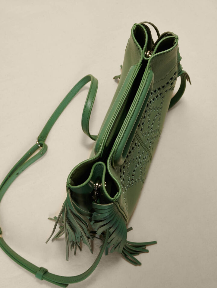 Bolso M con flecos de piel perforada