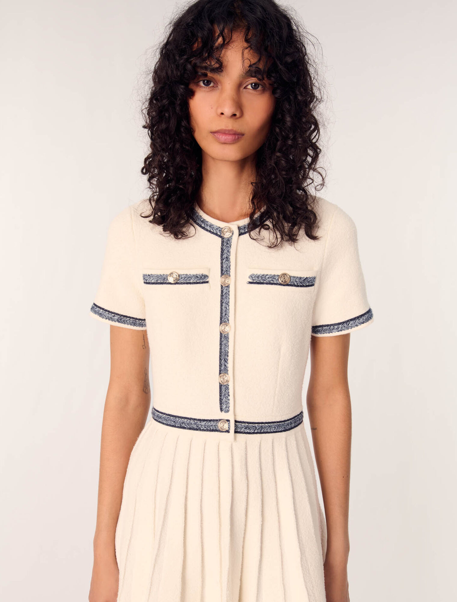 Vestido corto de punto plisado