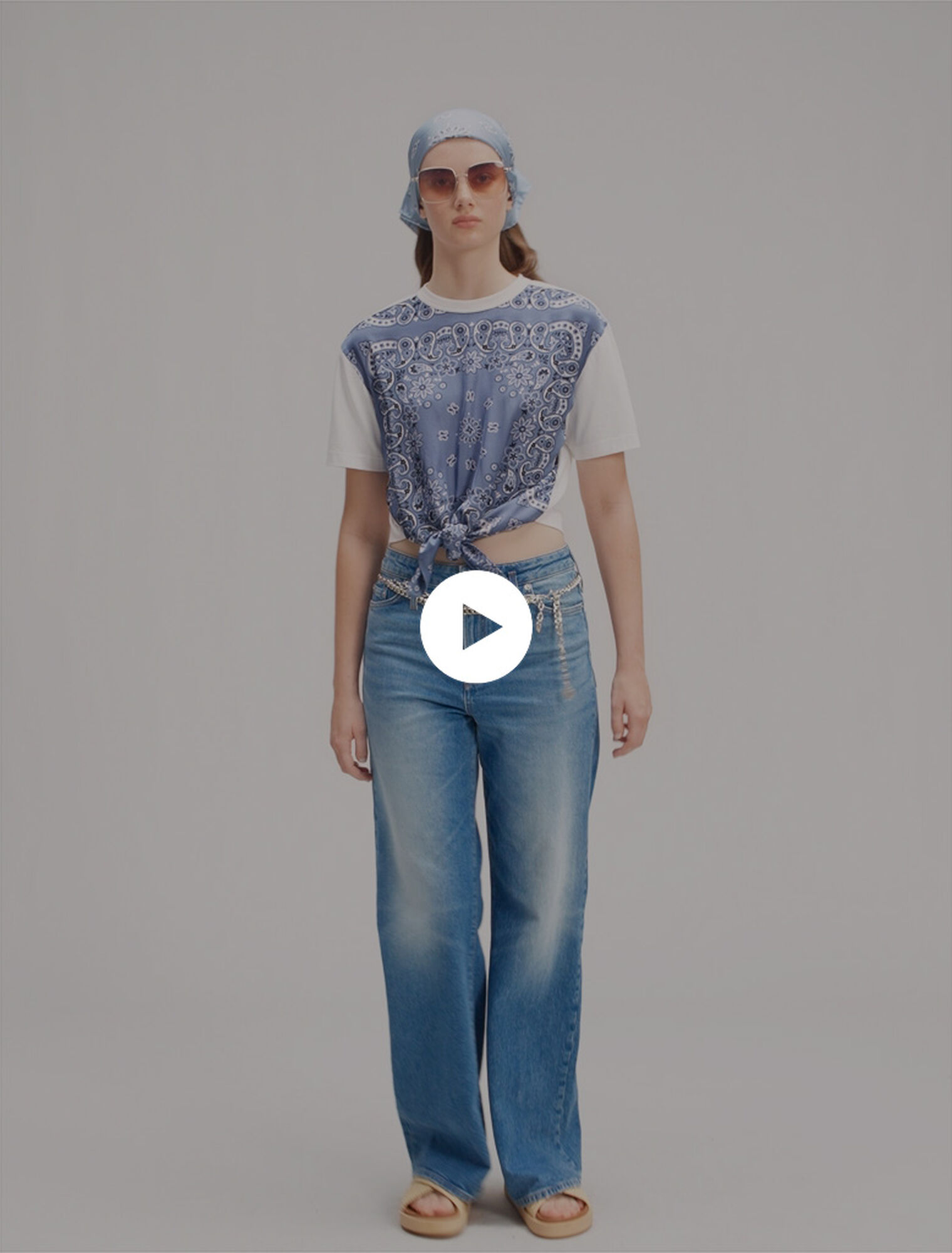 Camiseta anudada con estampado