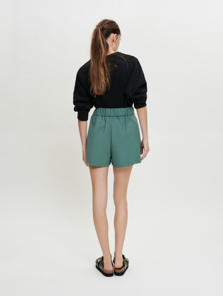 Pantalón corto entallado con elástico