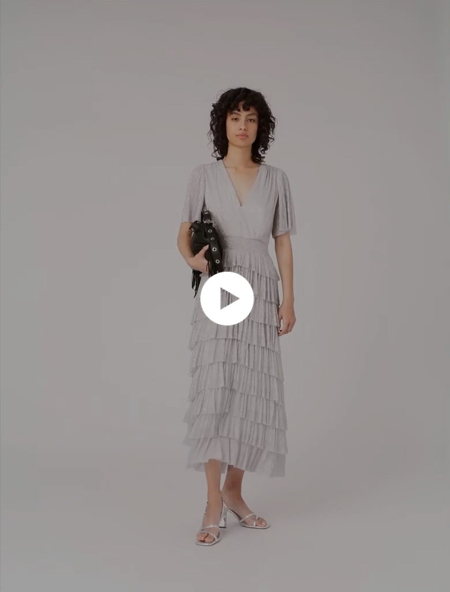 Vestido midi con volantes metálico