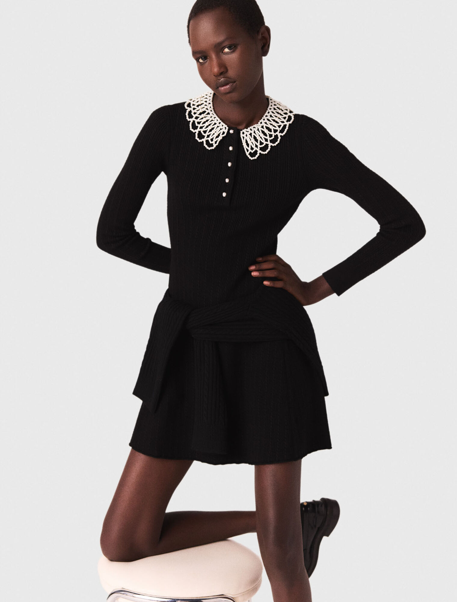 Robe courte en maille à col perlé