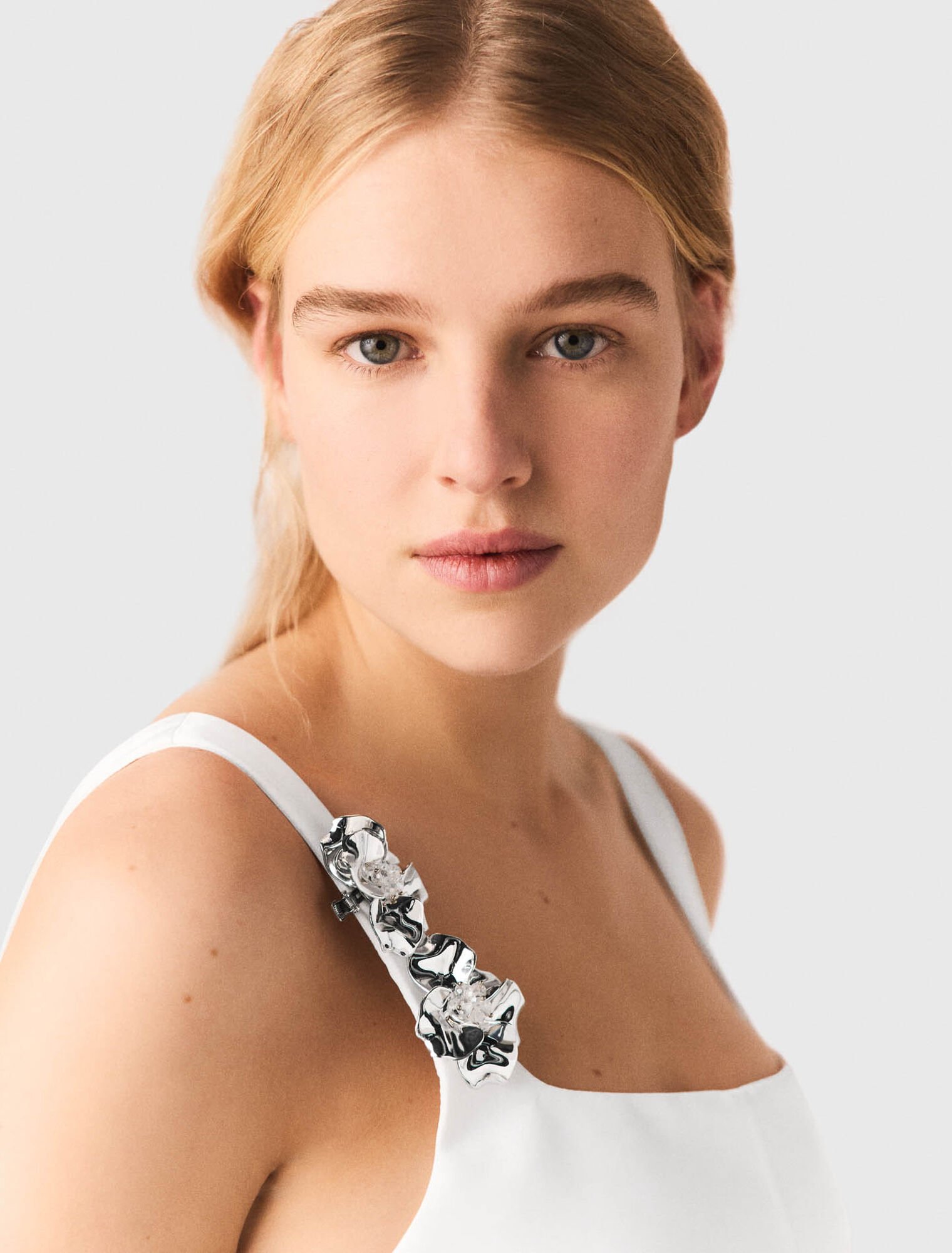 Vestido corto de sat&eacute;n