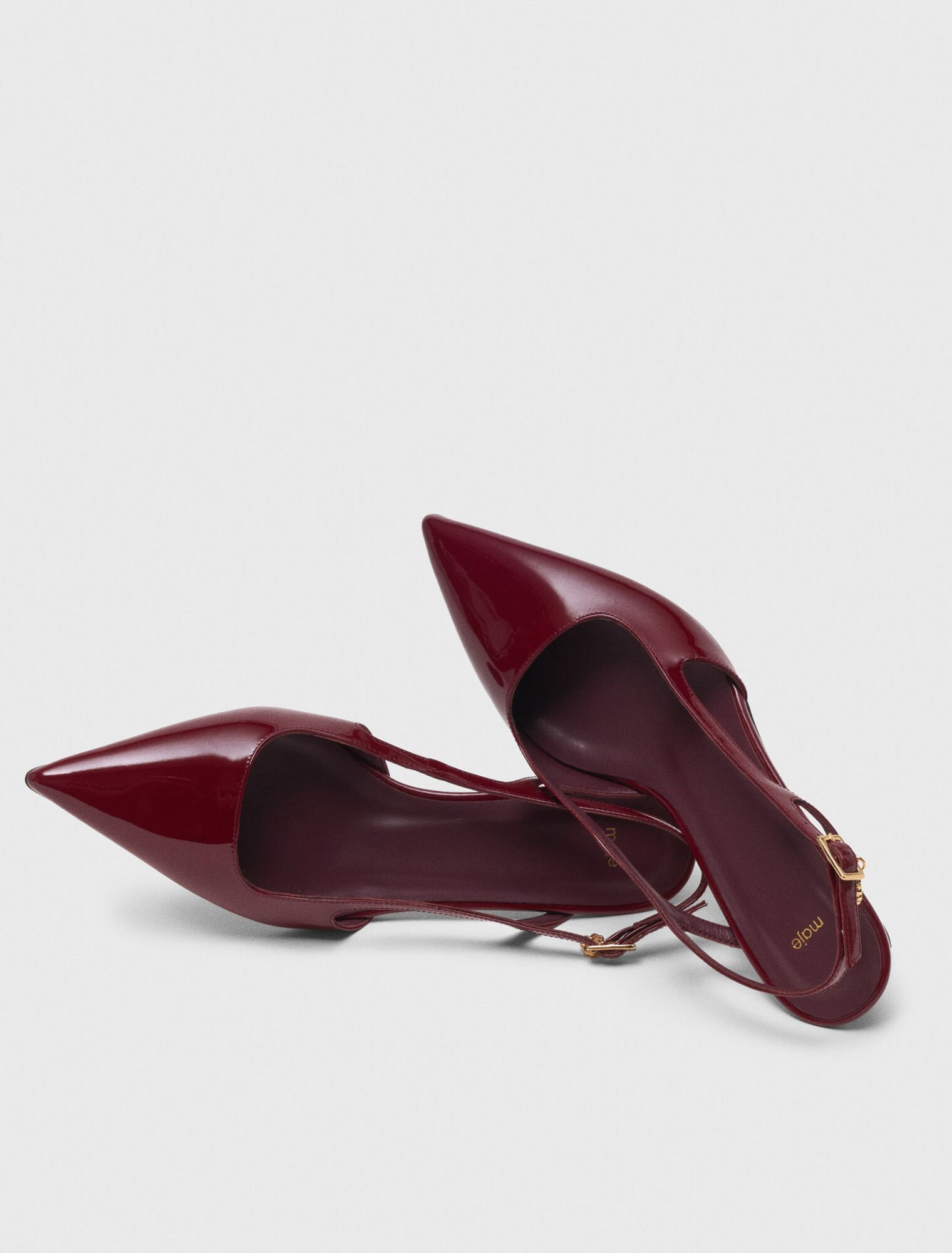 Zapato de tacón slingback de charol