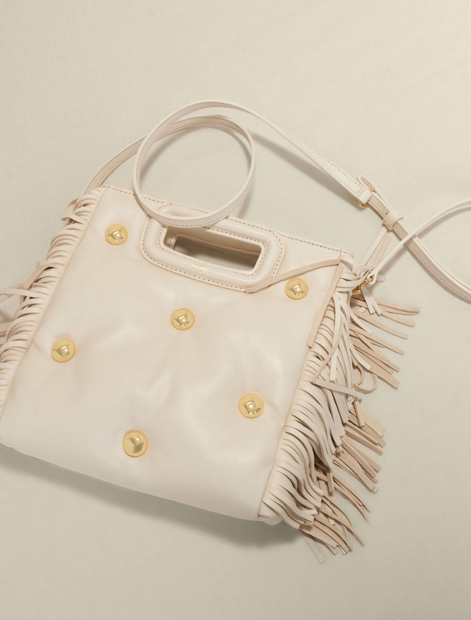 Bolso M de piel con tachuelas
