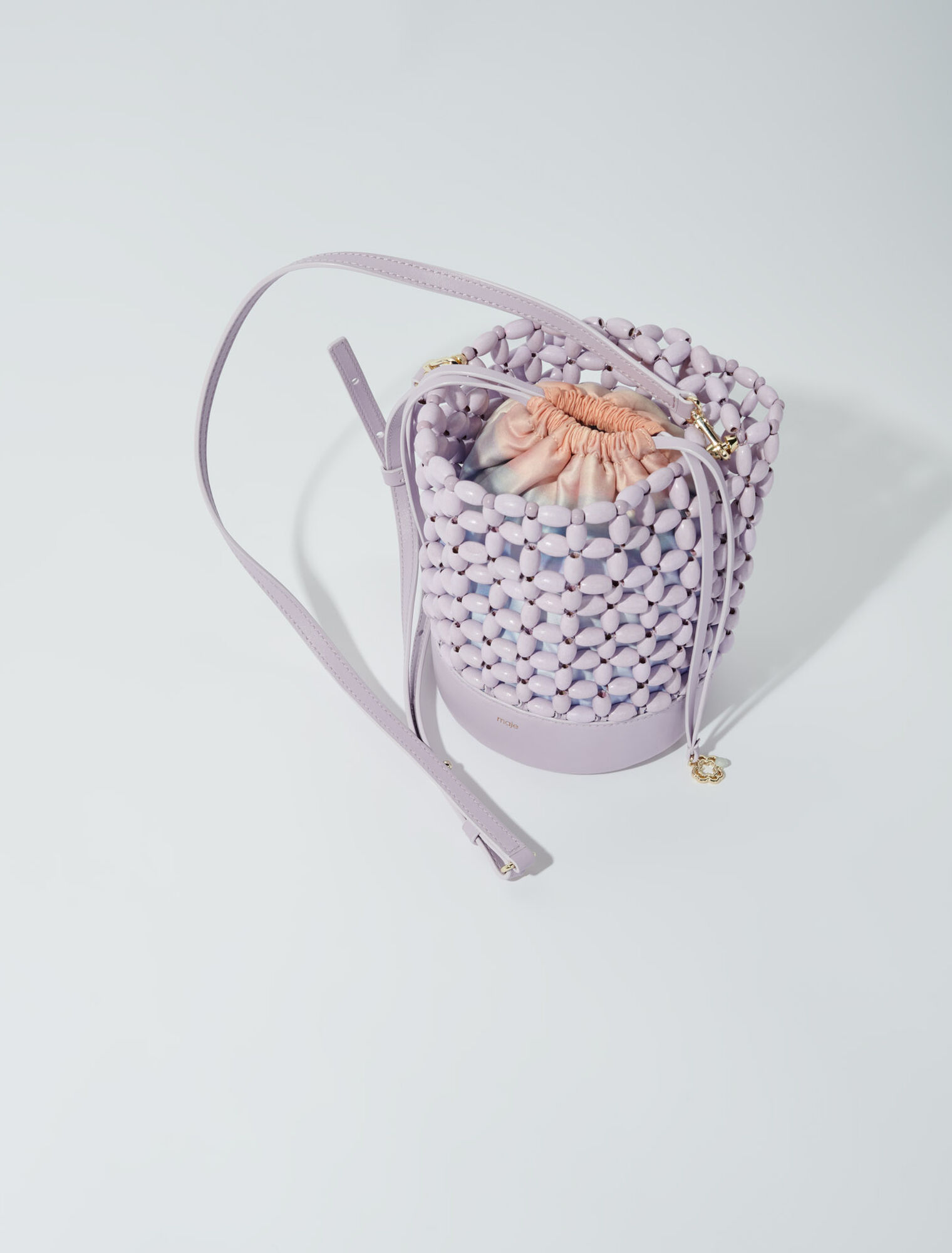 Bolso cubo aderezado con abalorios