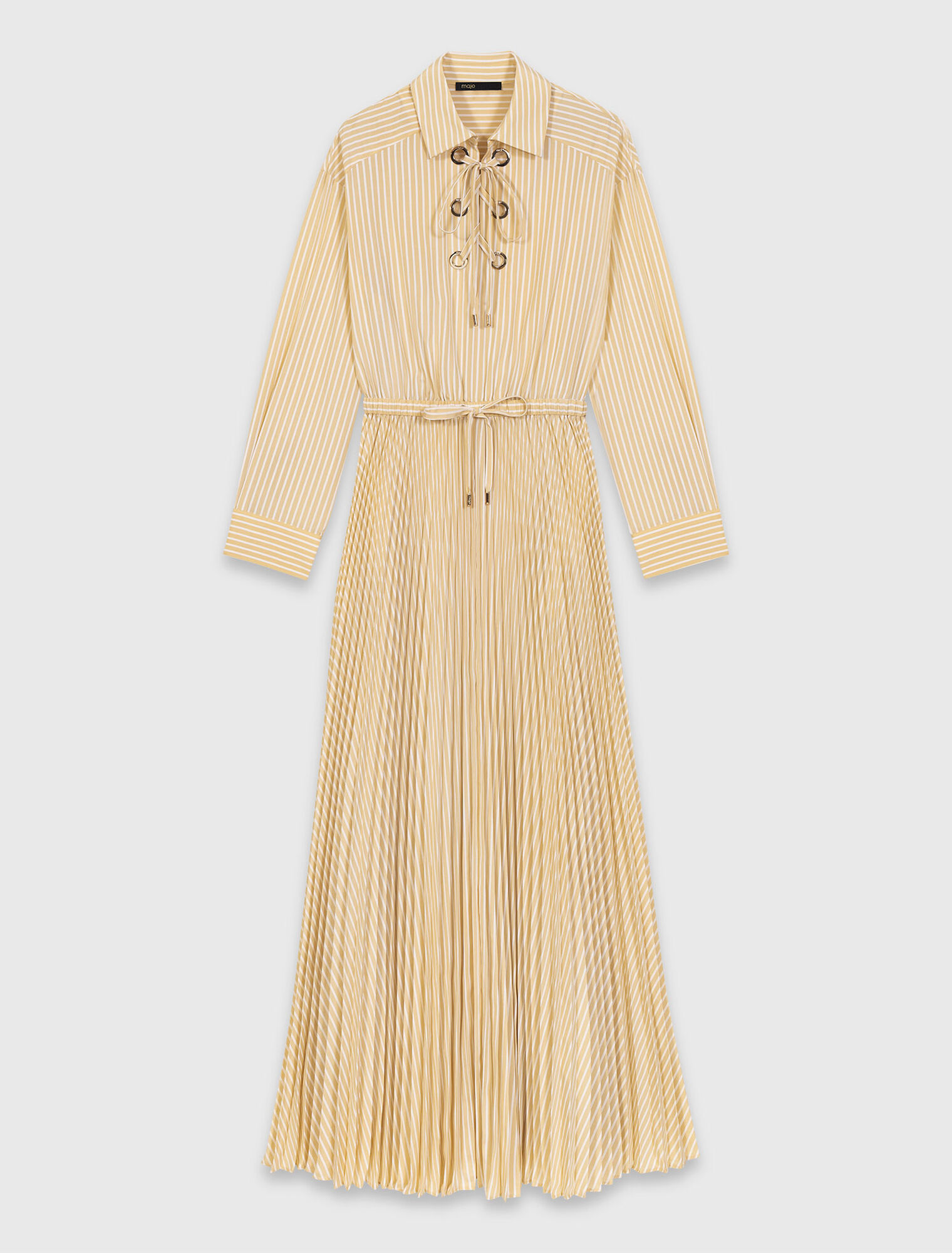 Vestido largo plisado con ojales