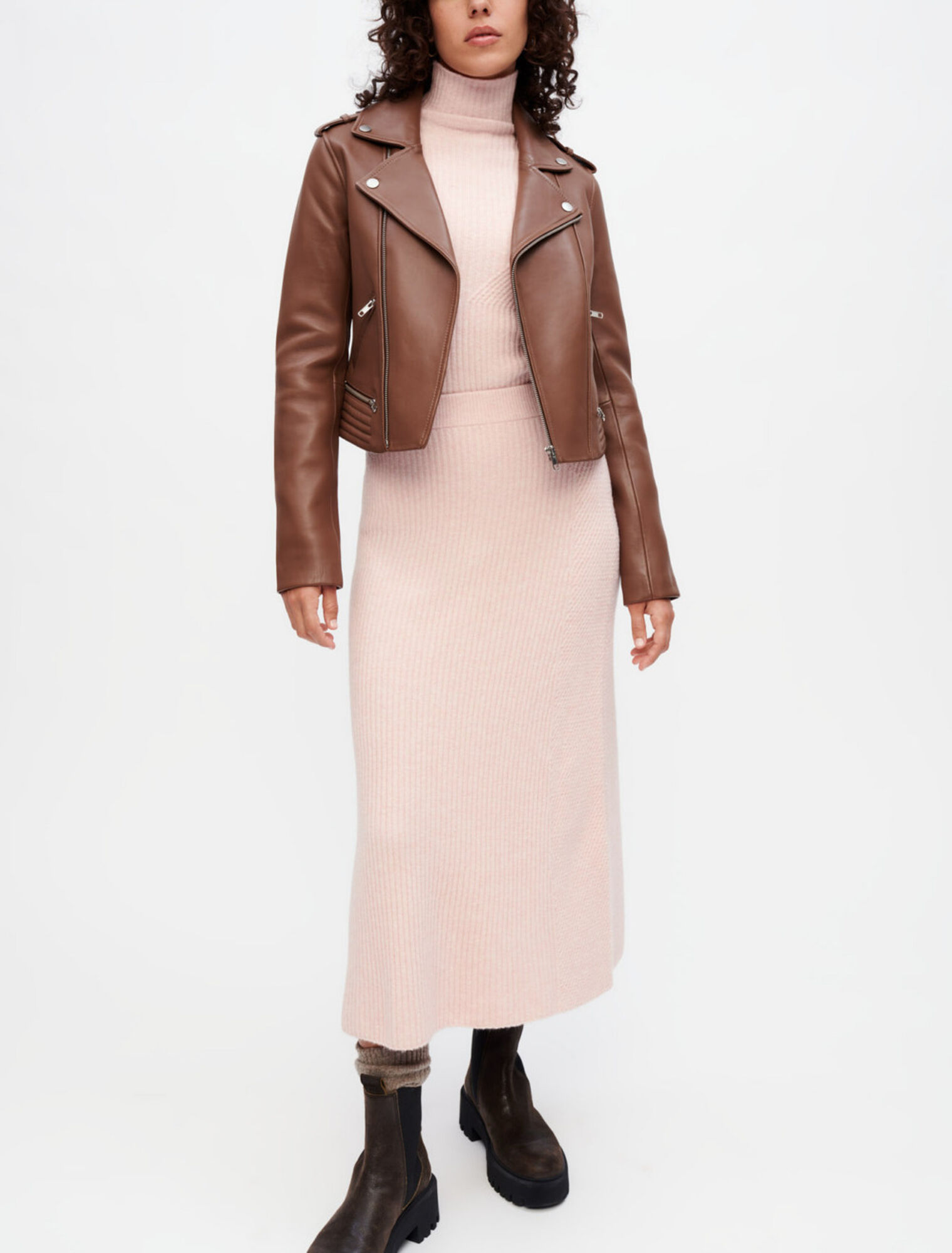 Cazadora estilo motero en piel camel