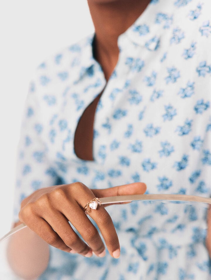 Anillo dorado con joyas de strass