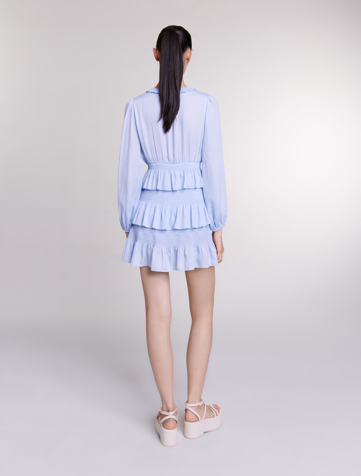 Vestido azul de volantes