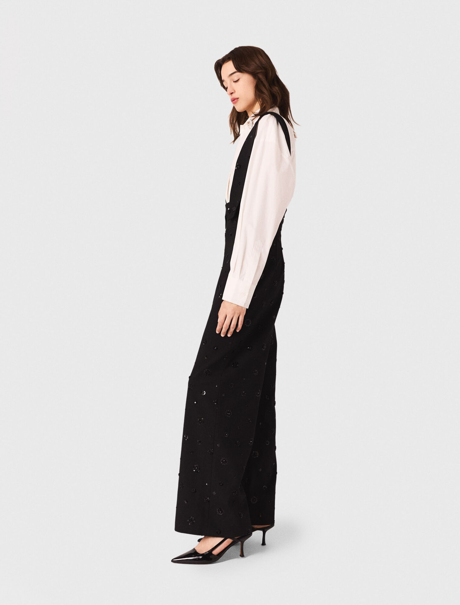 Pantalón con tirantes bordado