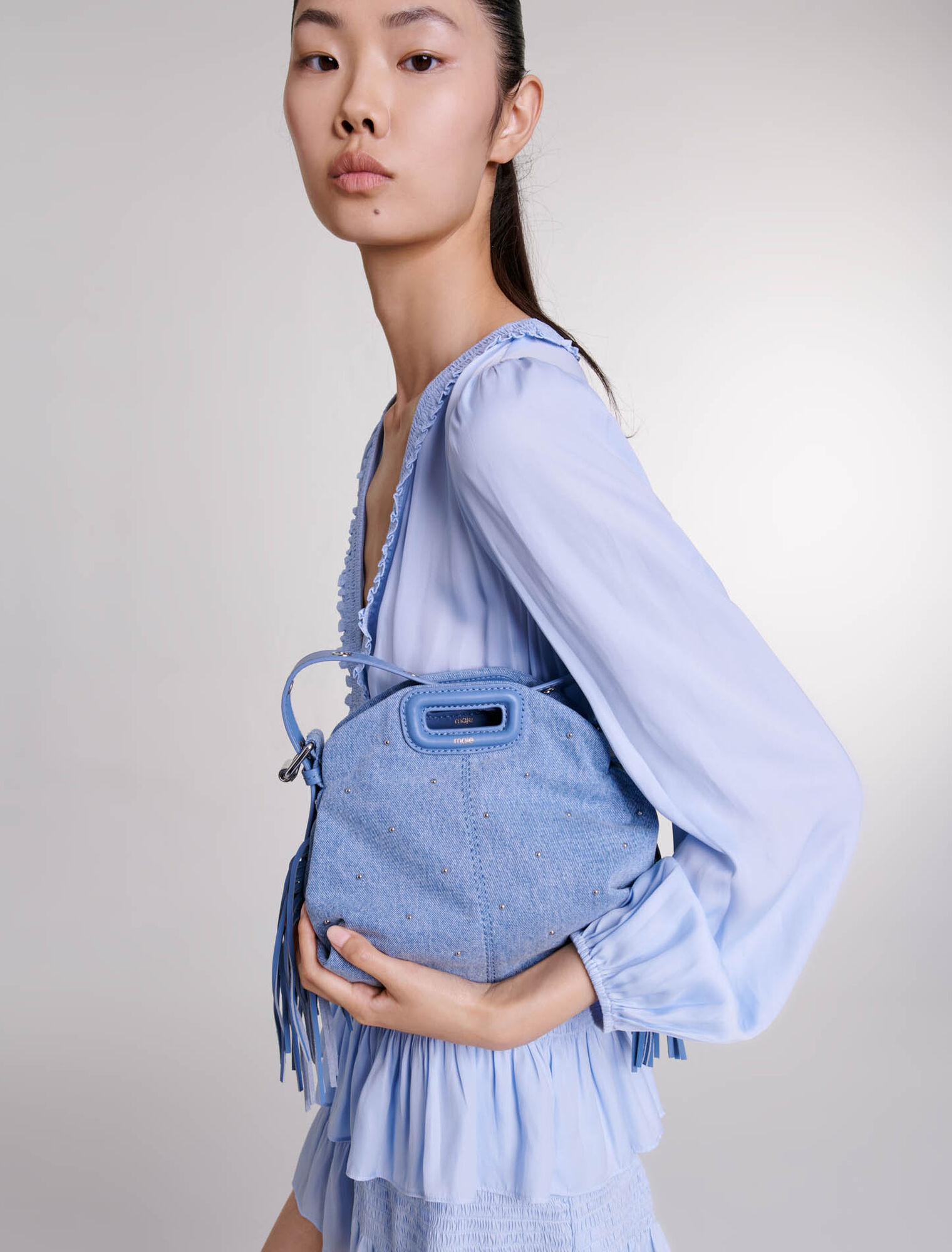 Vestido azul de volantes
