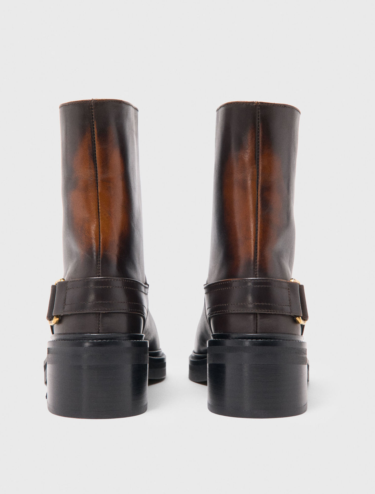 Botines planos de cuero