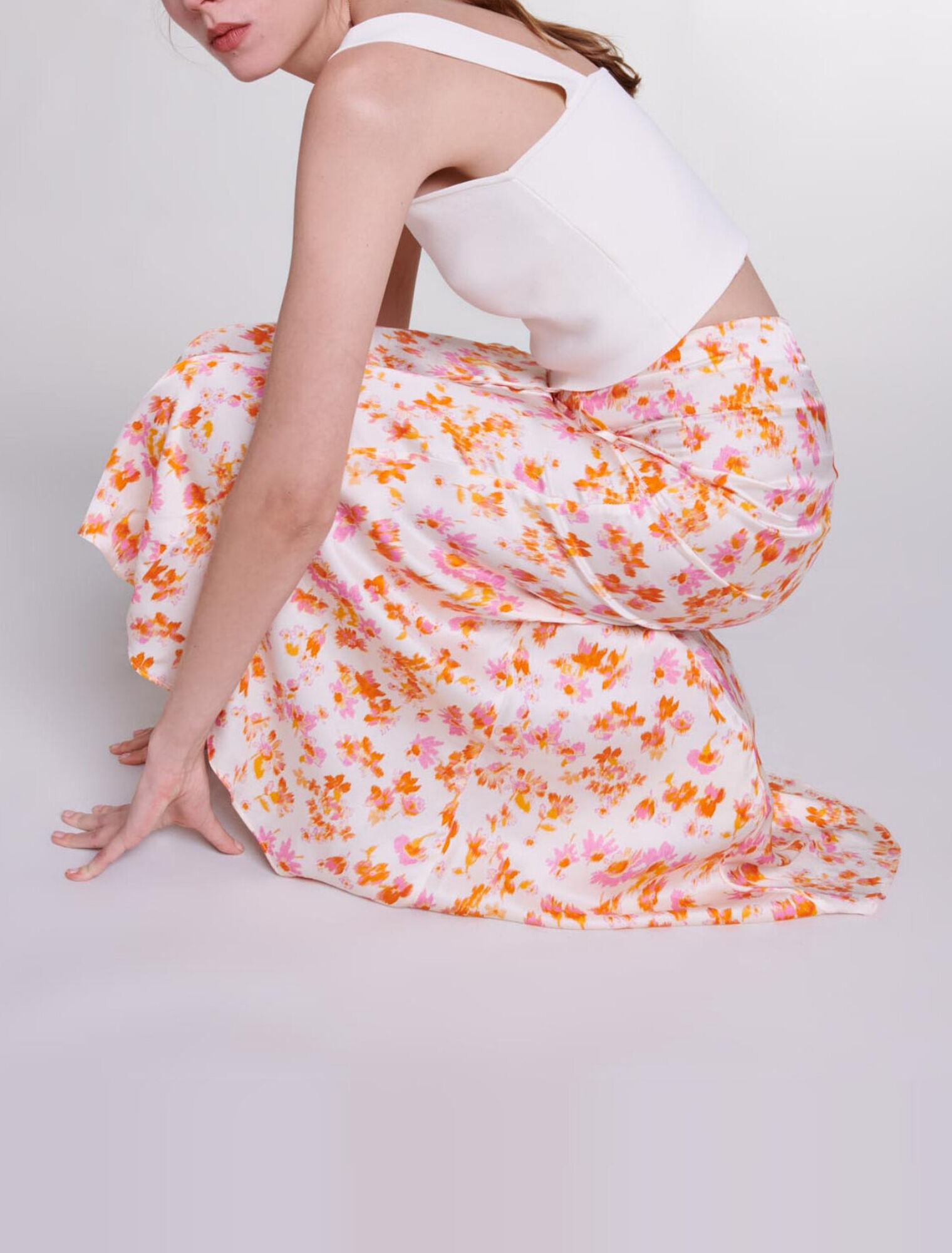Falda satinada con estampado floral