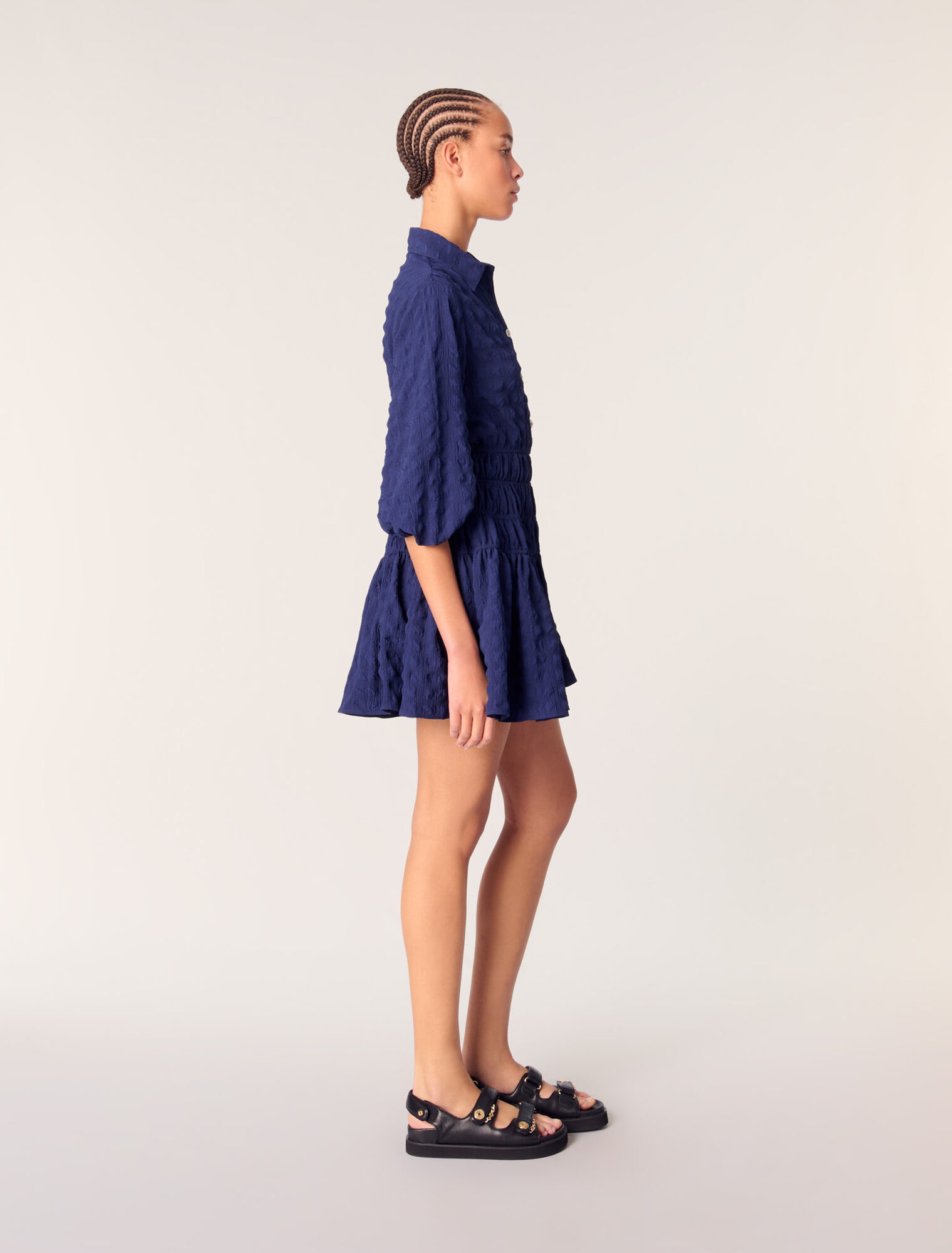 Vestido corto plisado y satinado 