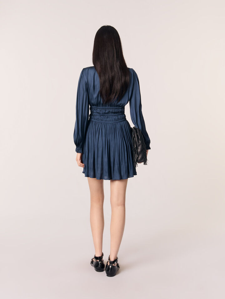 Vestido corto de raso con volantes