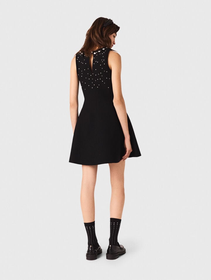 Vestido skater y detalles joya