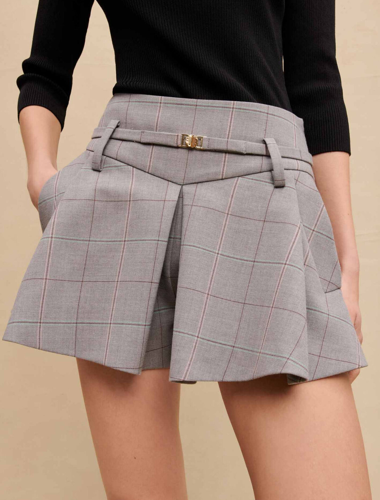 Minishort de cuadros grises