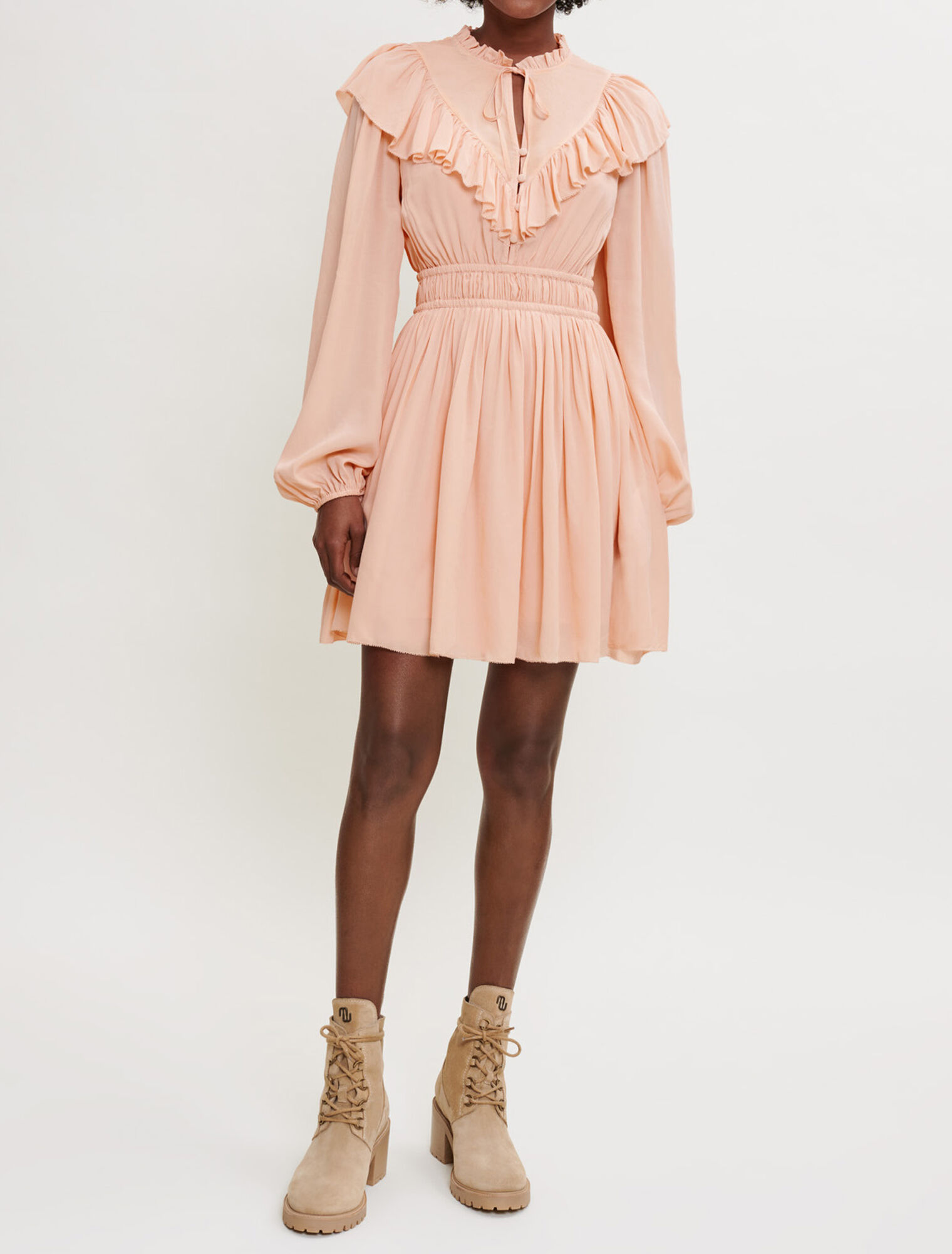 Vestido corto con volantes