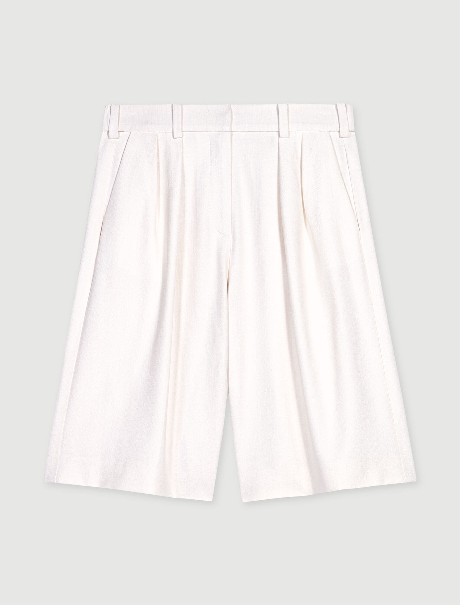 Bermuda con pliegues