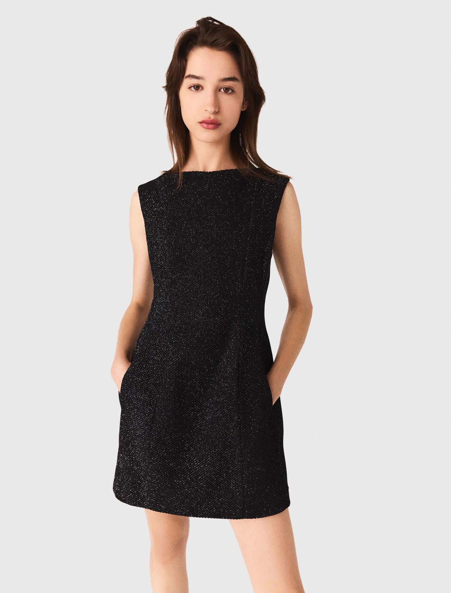 Vestido corto acampanado con strass