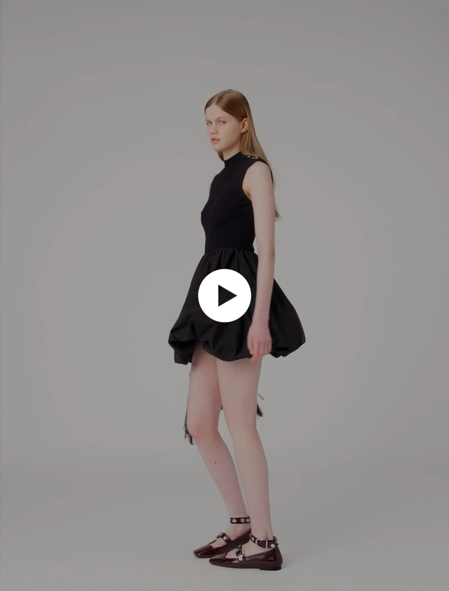 Vestido corto de punto y tafetán