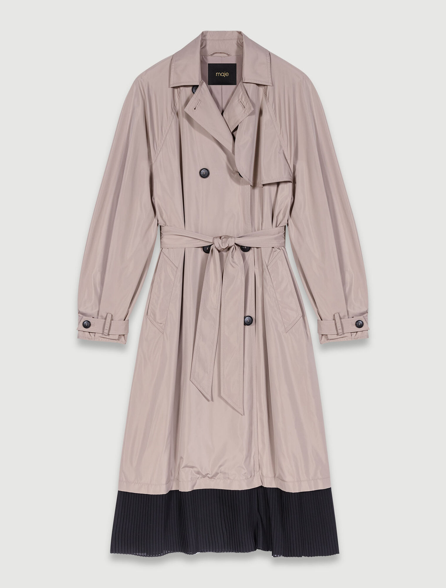 Gabardina en contraste