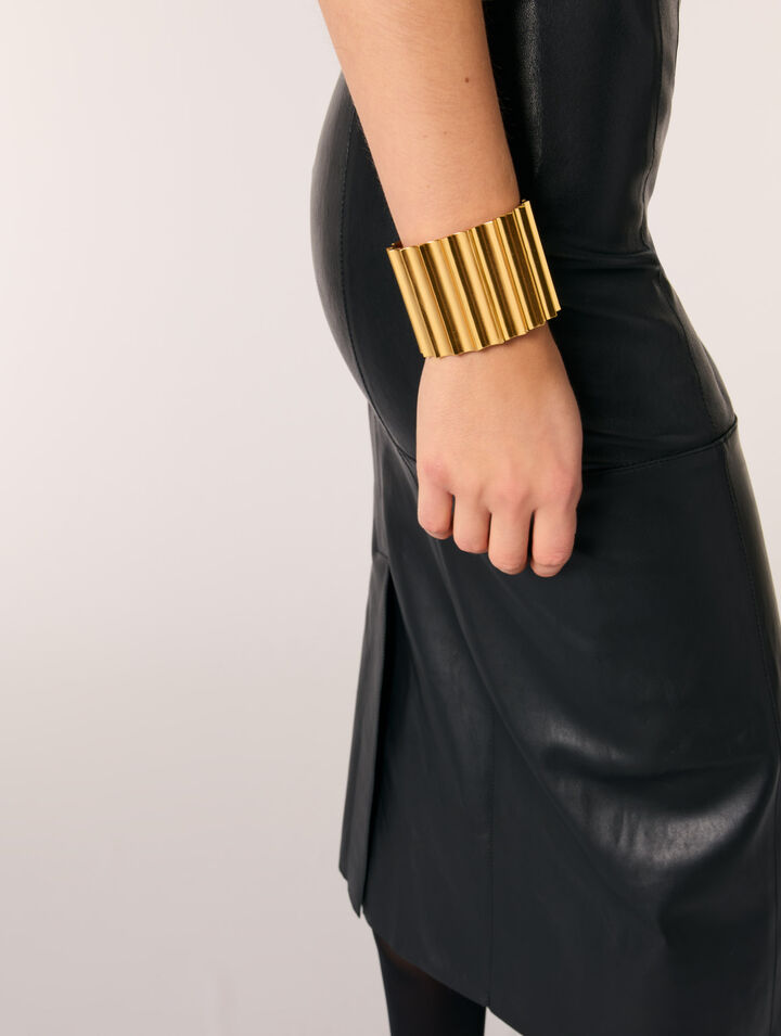 Brazalete ancho de metal c&oacute;nico