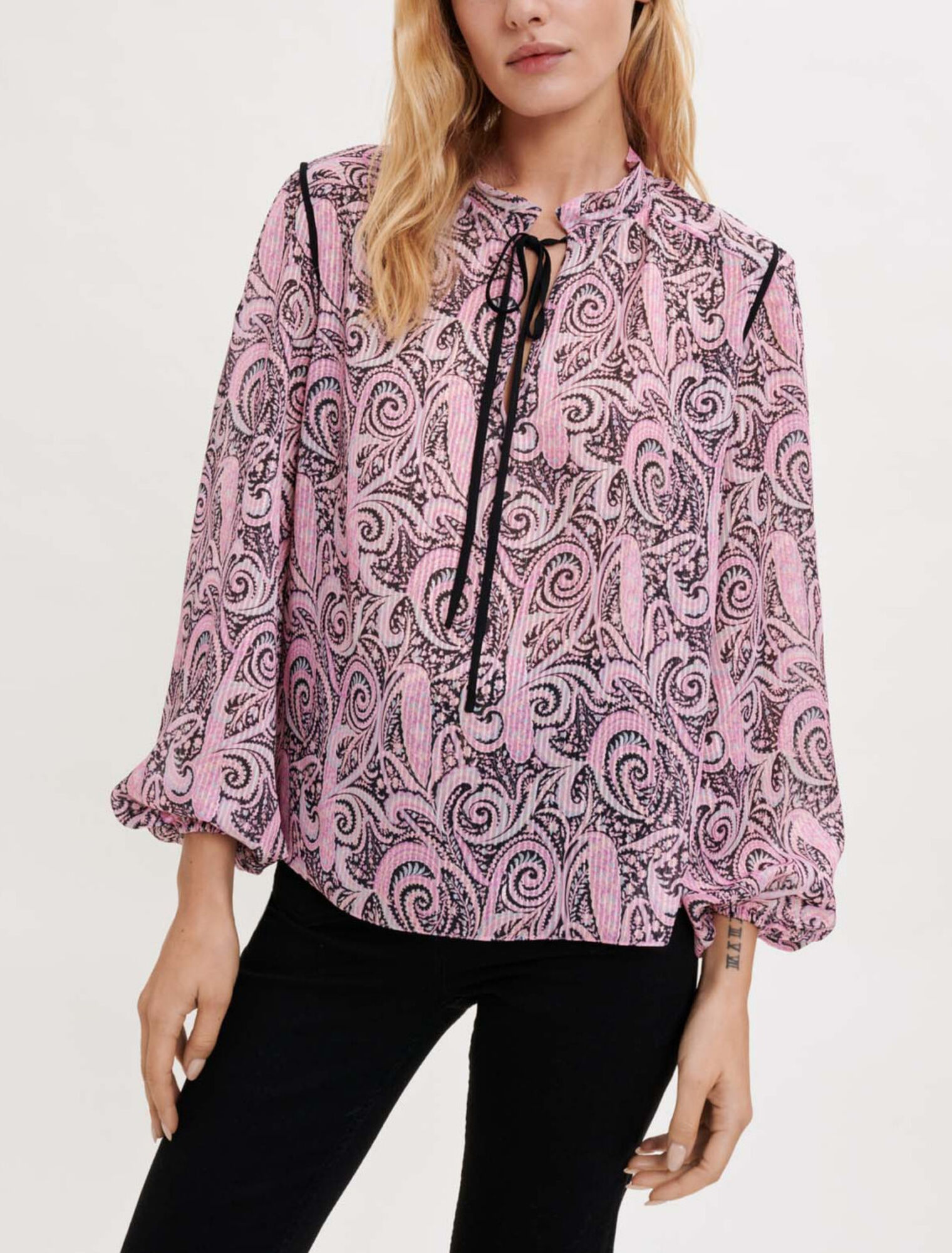 Blusa fluida con estampado Paisley 
