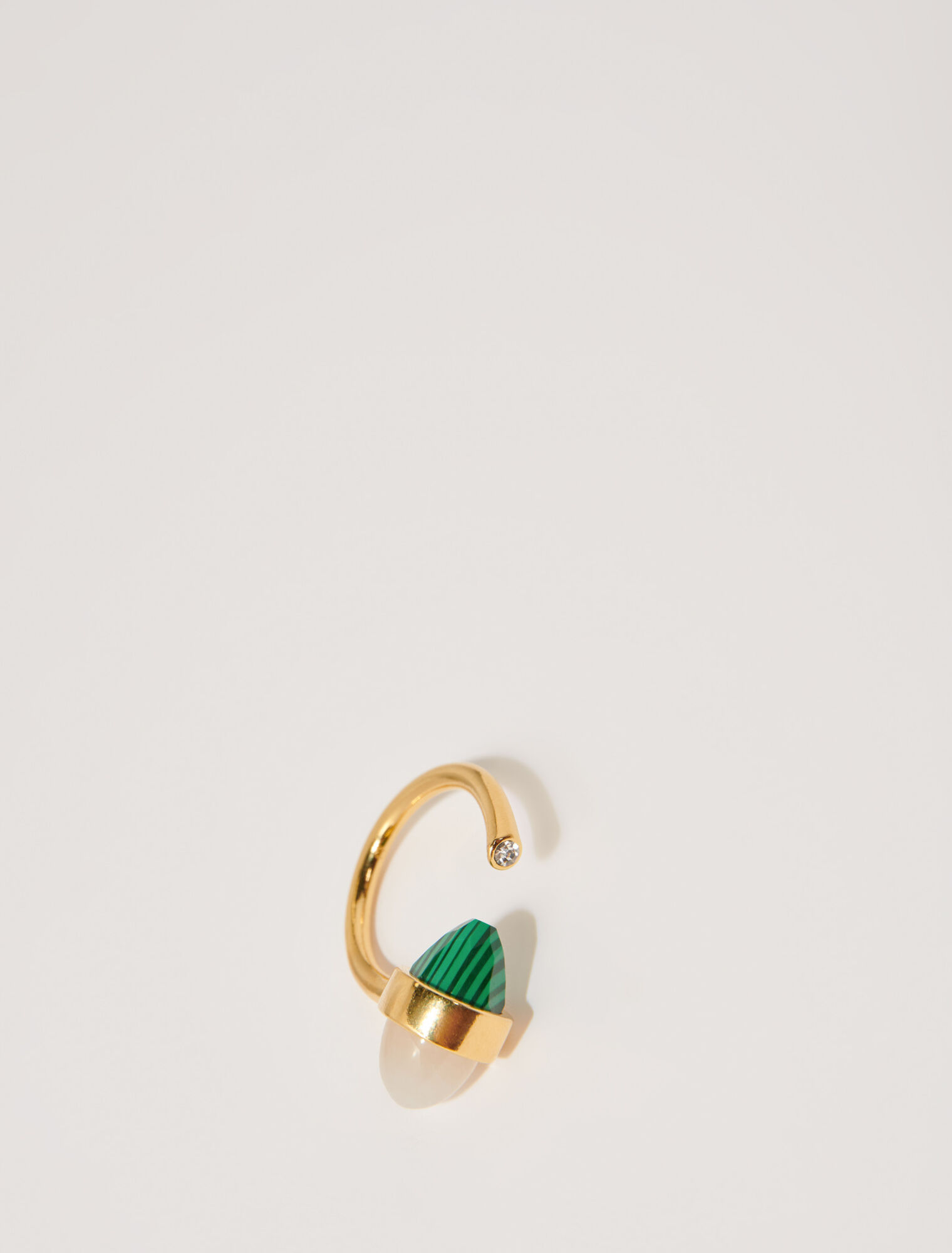 Anillo adornado