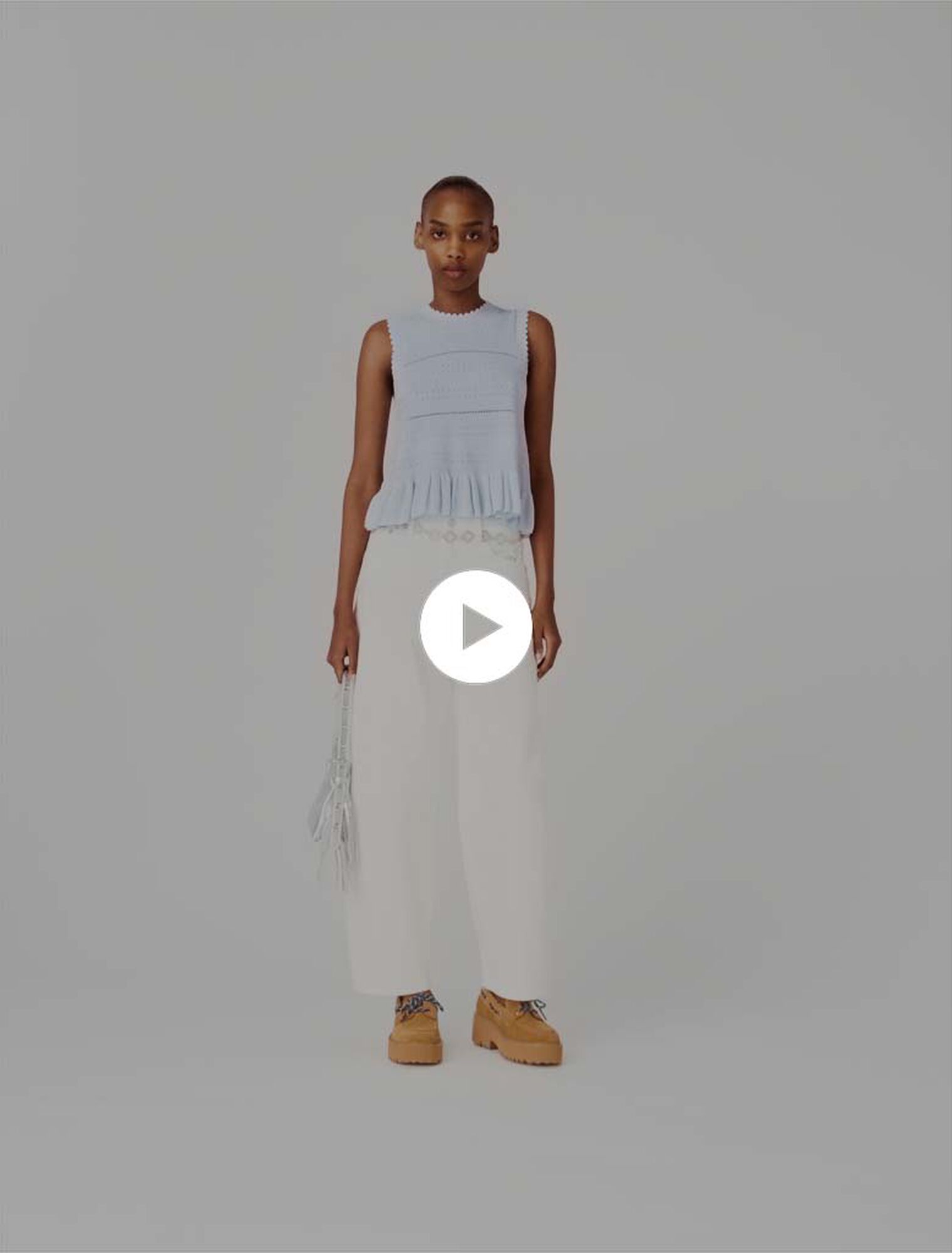 Top de punto con volantes