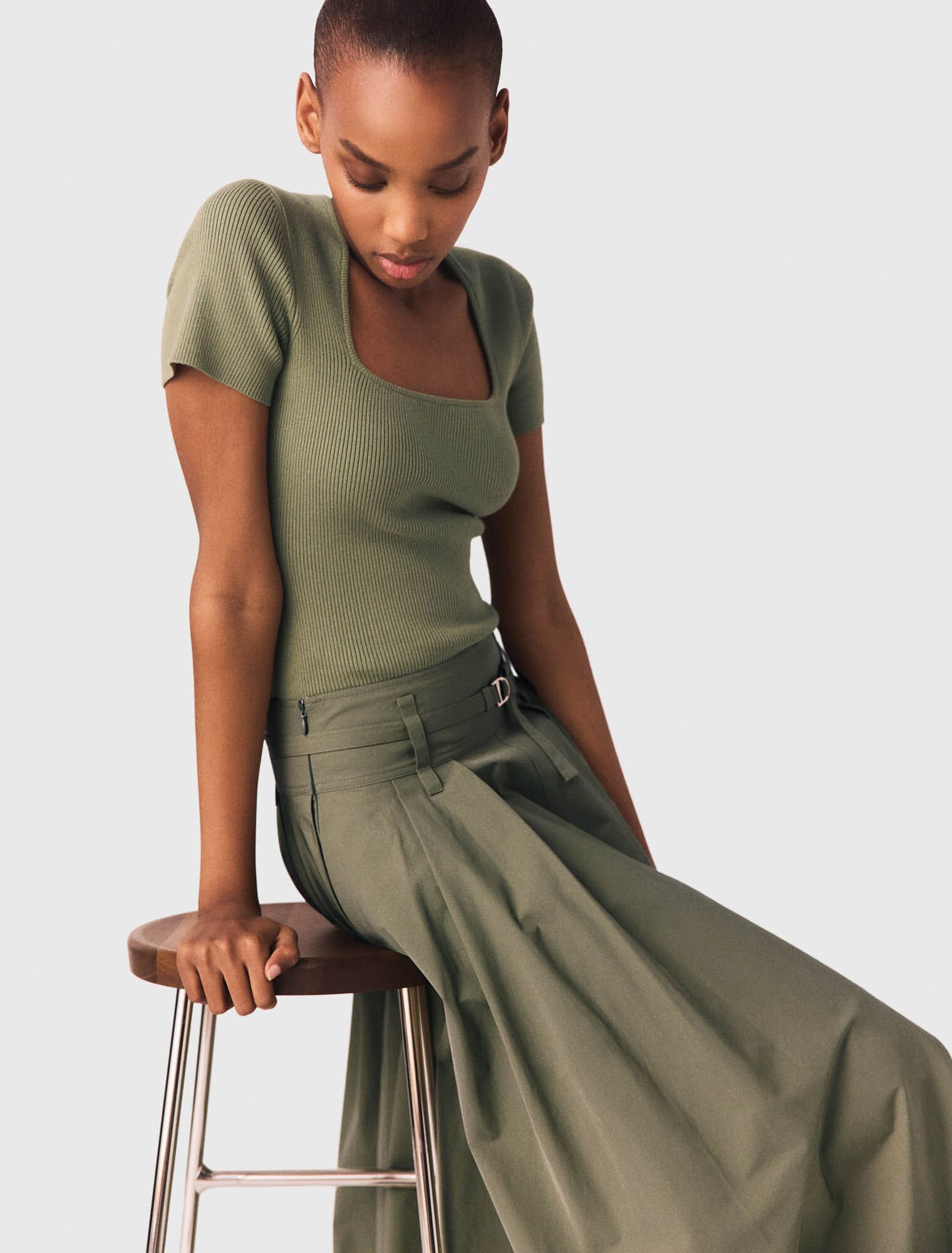 Jersey acanalado de escote cuadrado