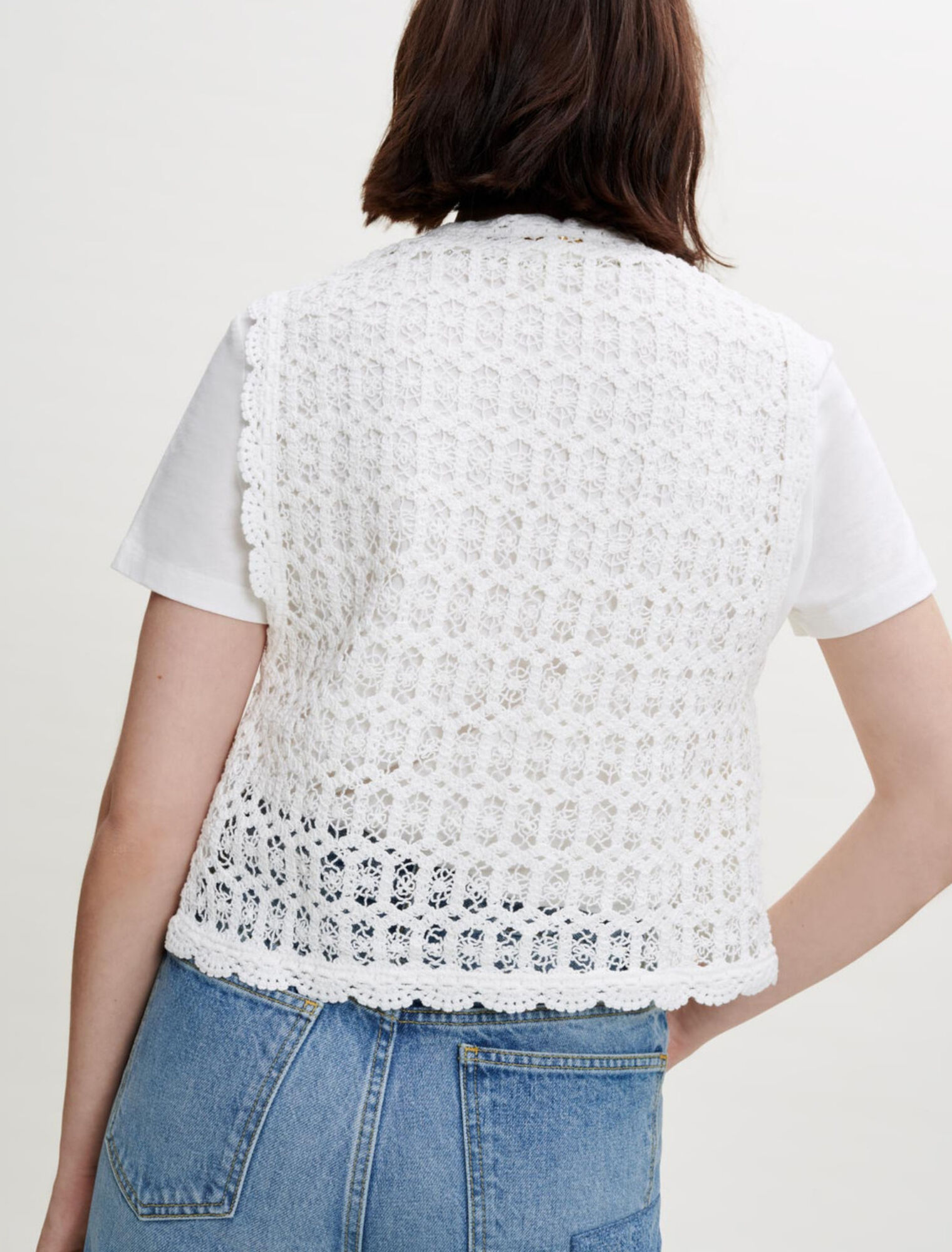 Chaqueta pequeña sin mangas de guipur