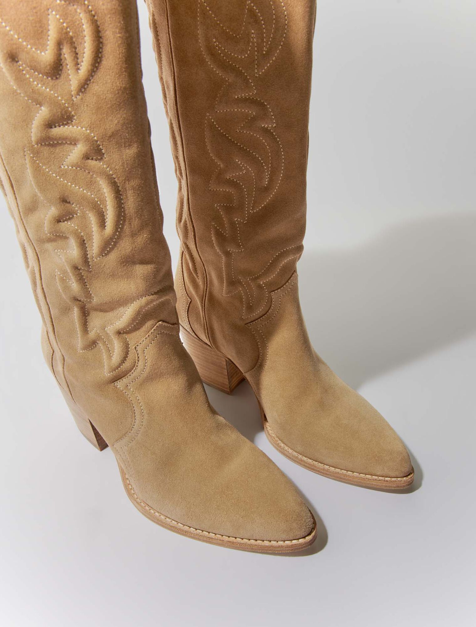 Bota cowboy beige en piel bordada
