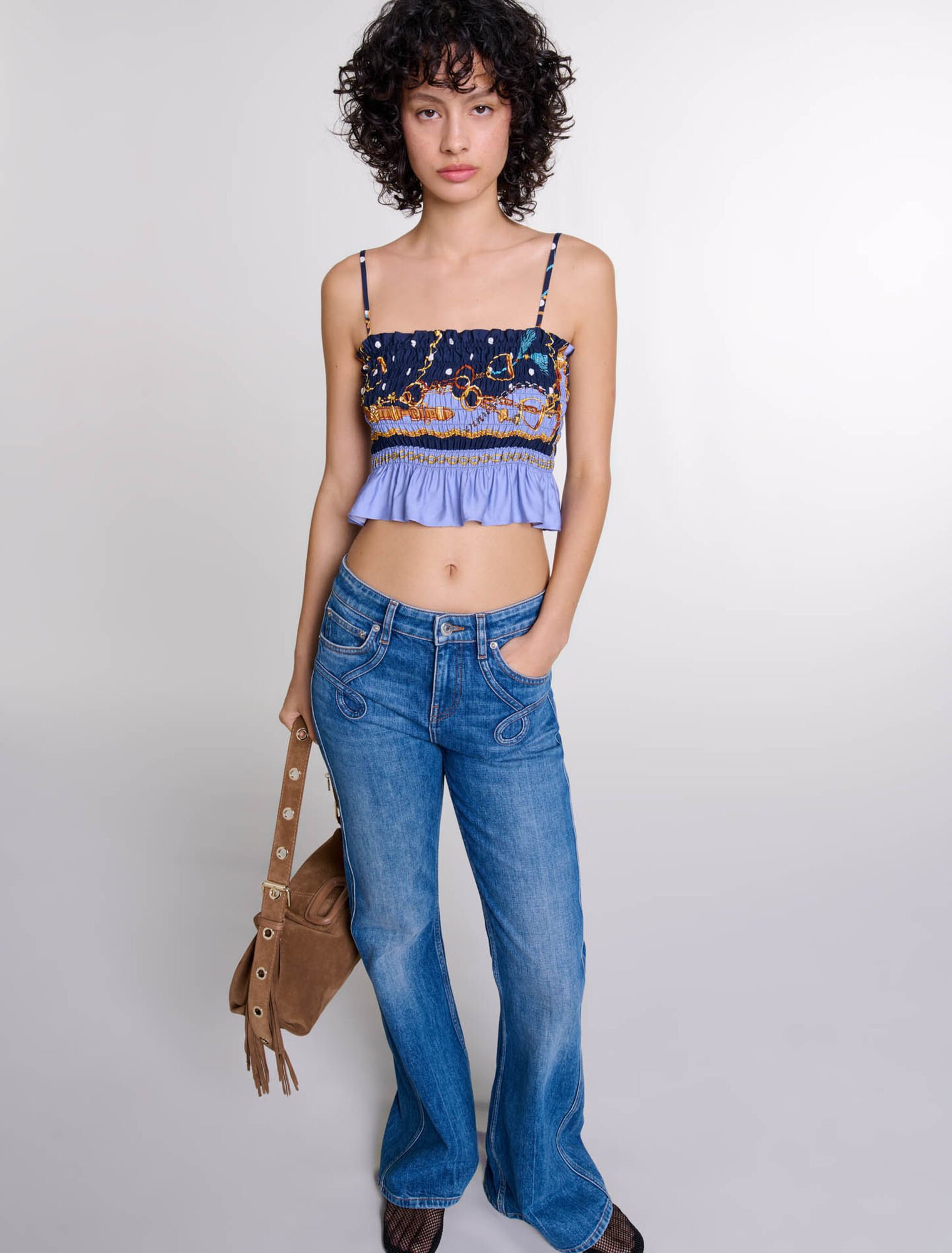 Vaqueros flare con bolsillos bordados