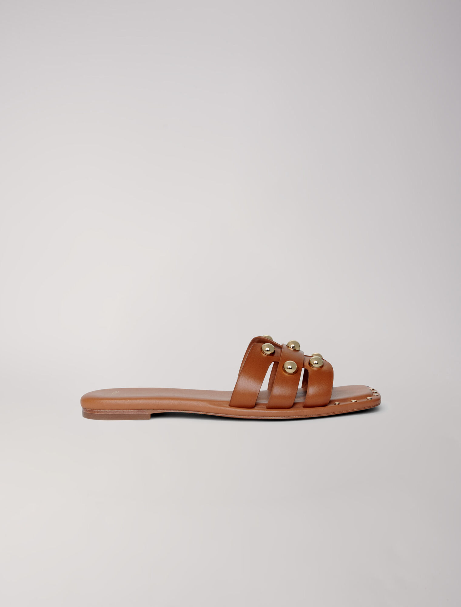 Mules de piel con tachuelas
