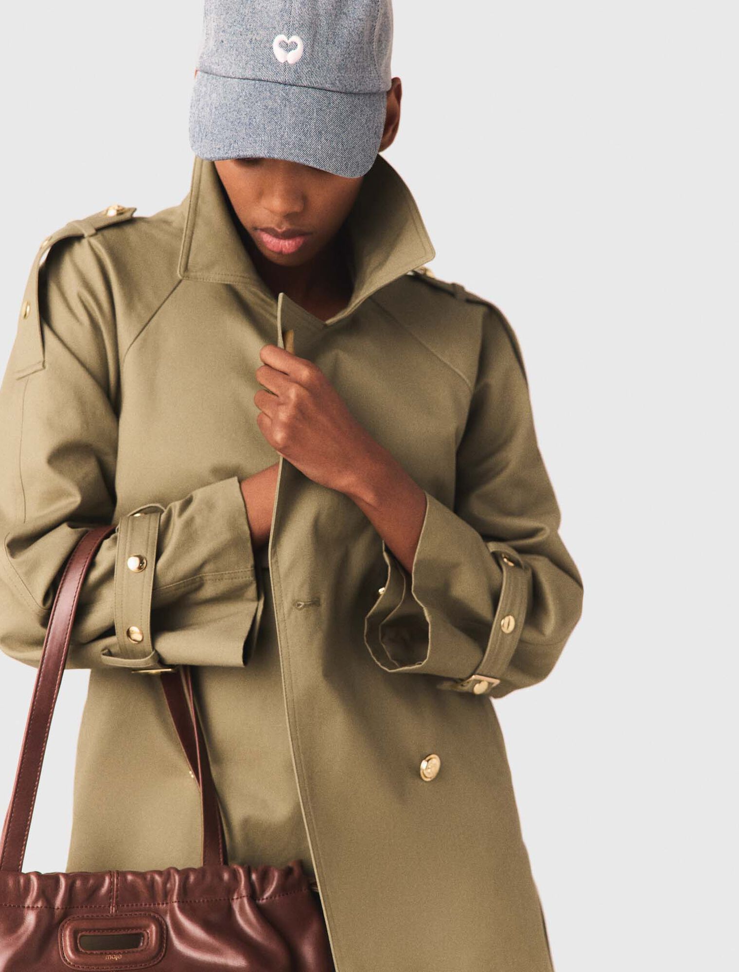 Trench clavos y cuello desmontable