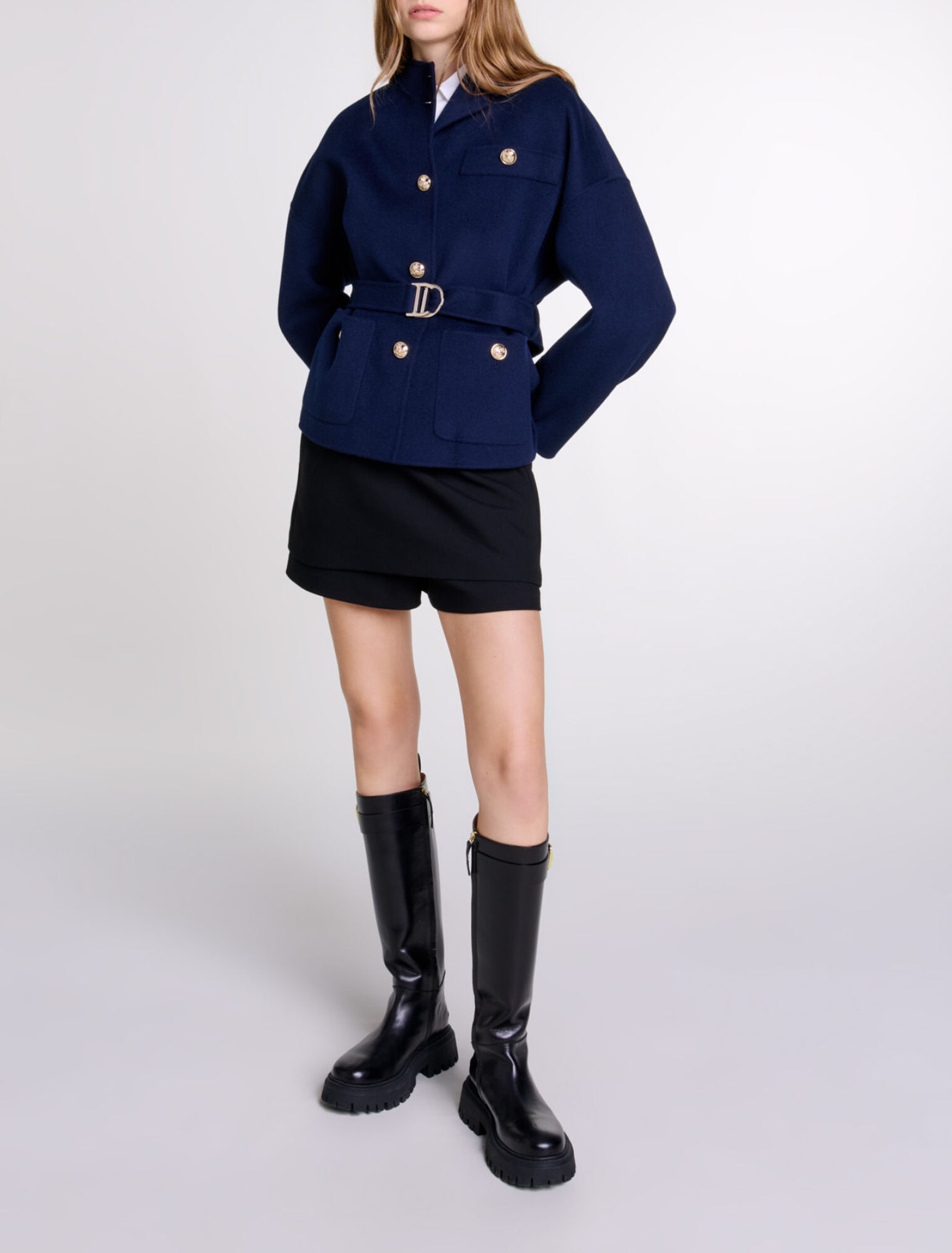 Abrigo corto de lana con cintur&oacute;n