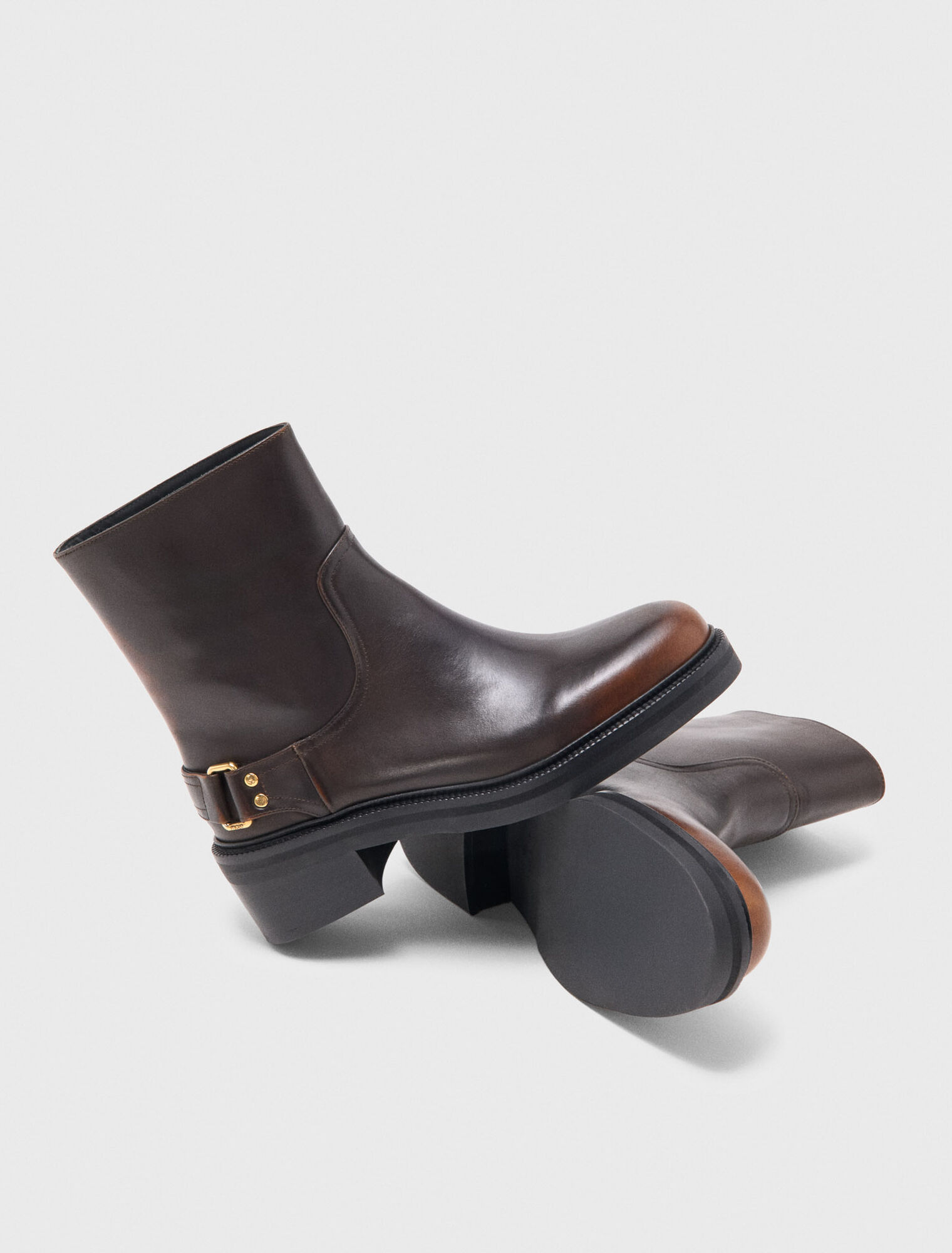 Botines planos de cuero
