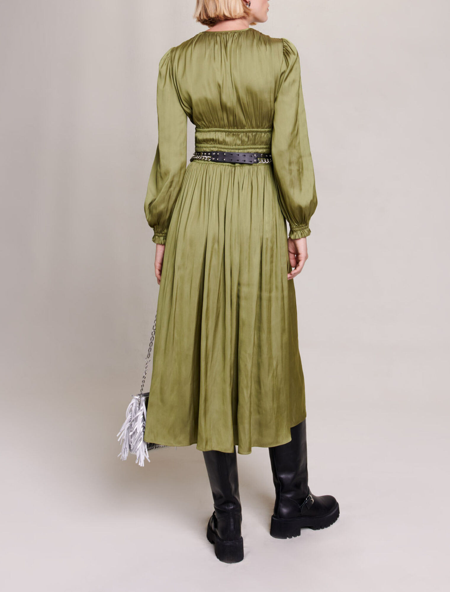 Vestido semi satinado con volantes