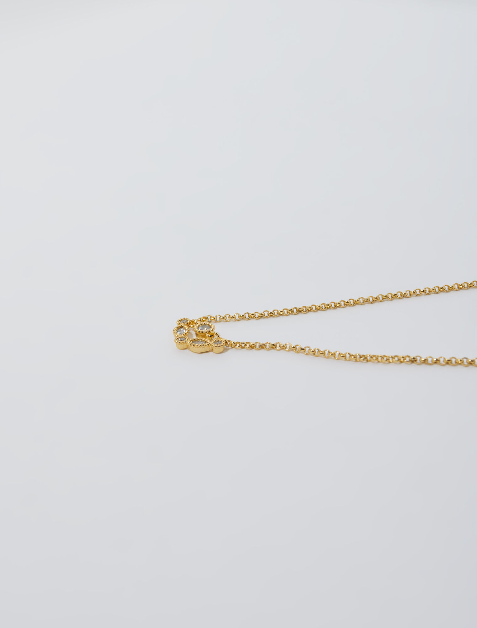Collar dorado con brillantes