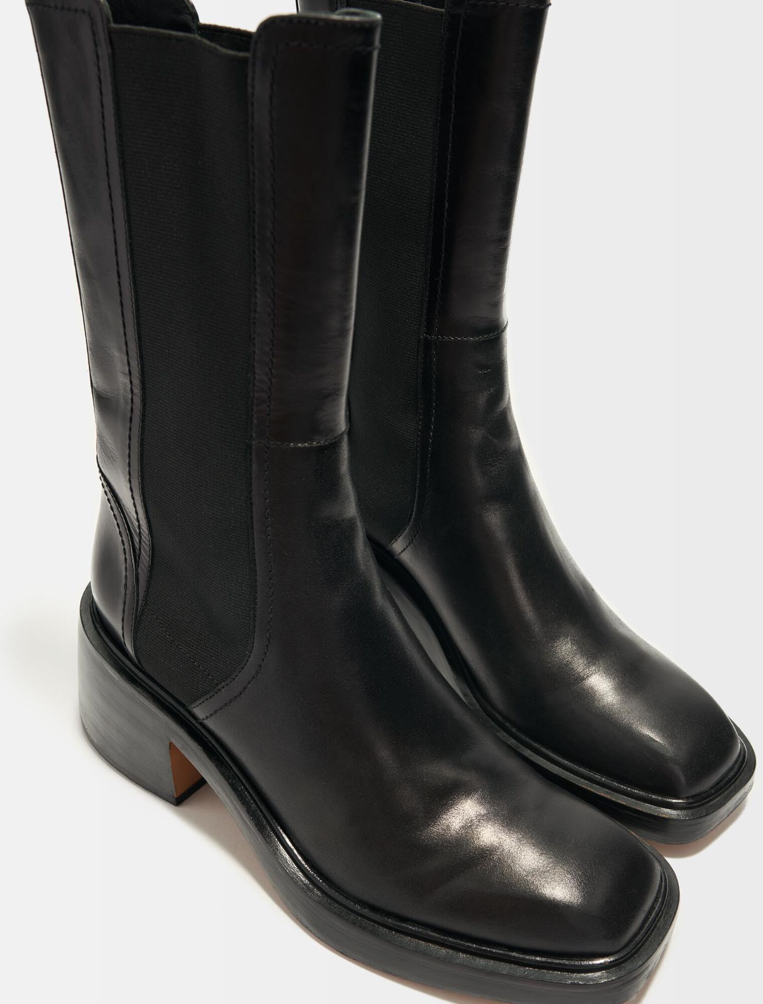 Botines de piel negra puntera cuadrada