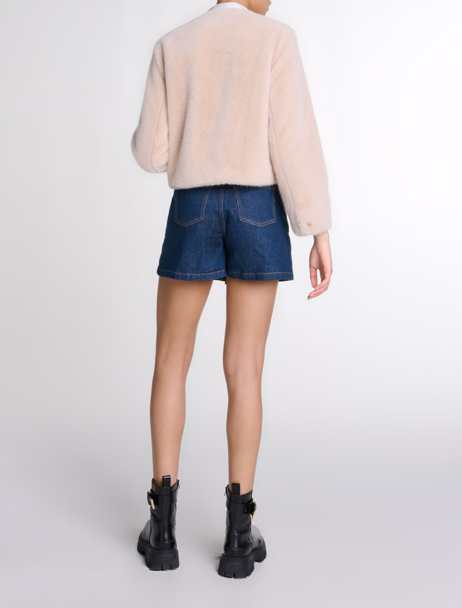 Chaqueta corta de piel sint&eacute;tica