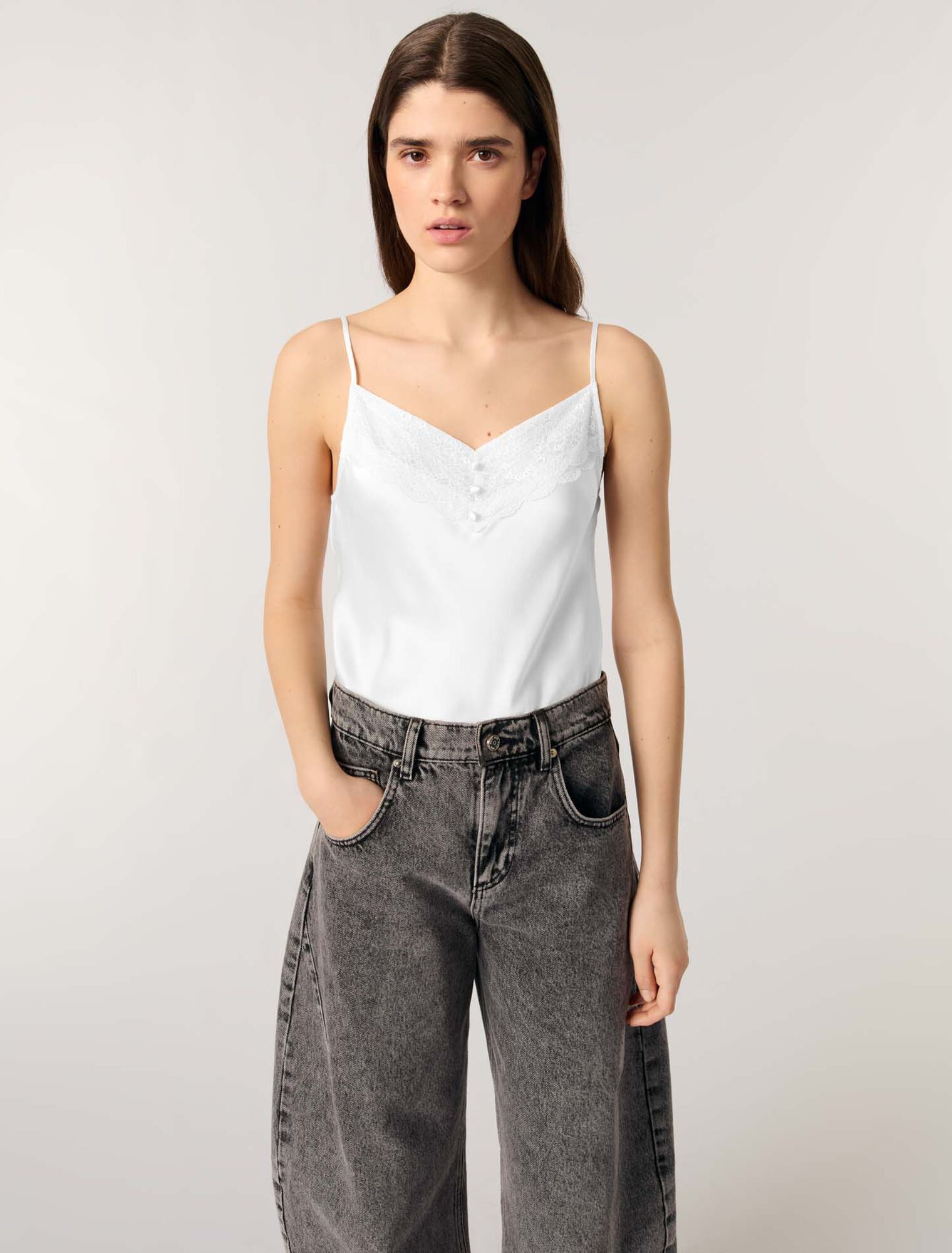 	Blusa de raso de seda y encaje