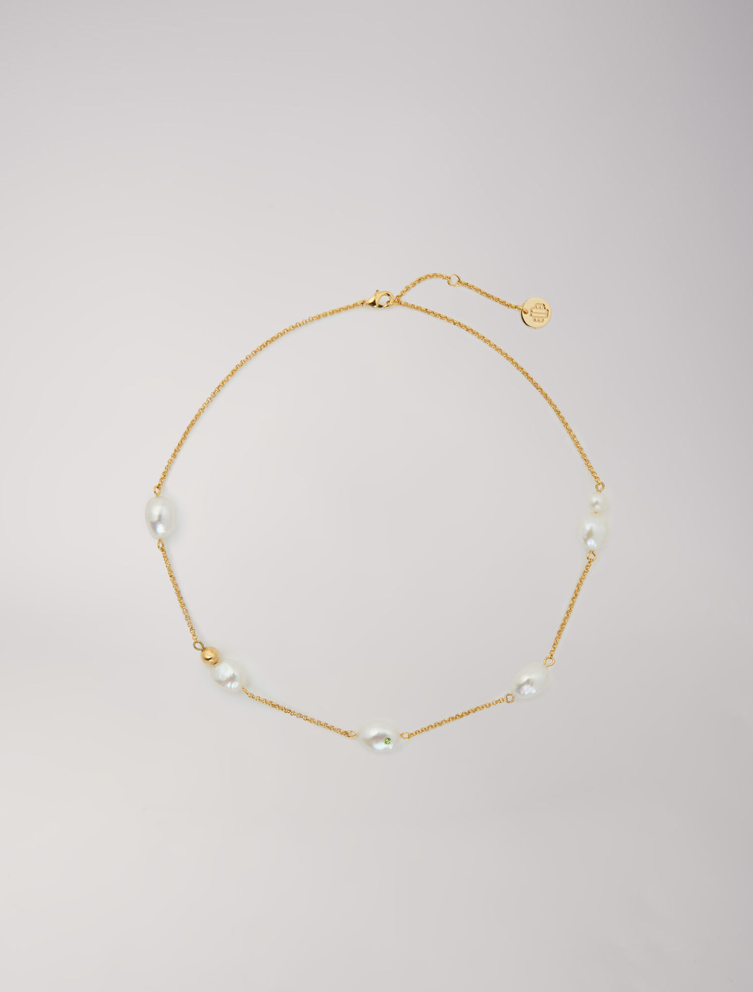 Collar dorado de cadena y abalorios