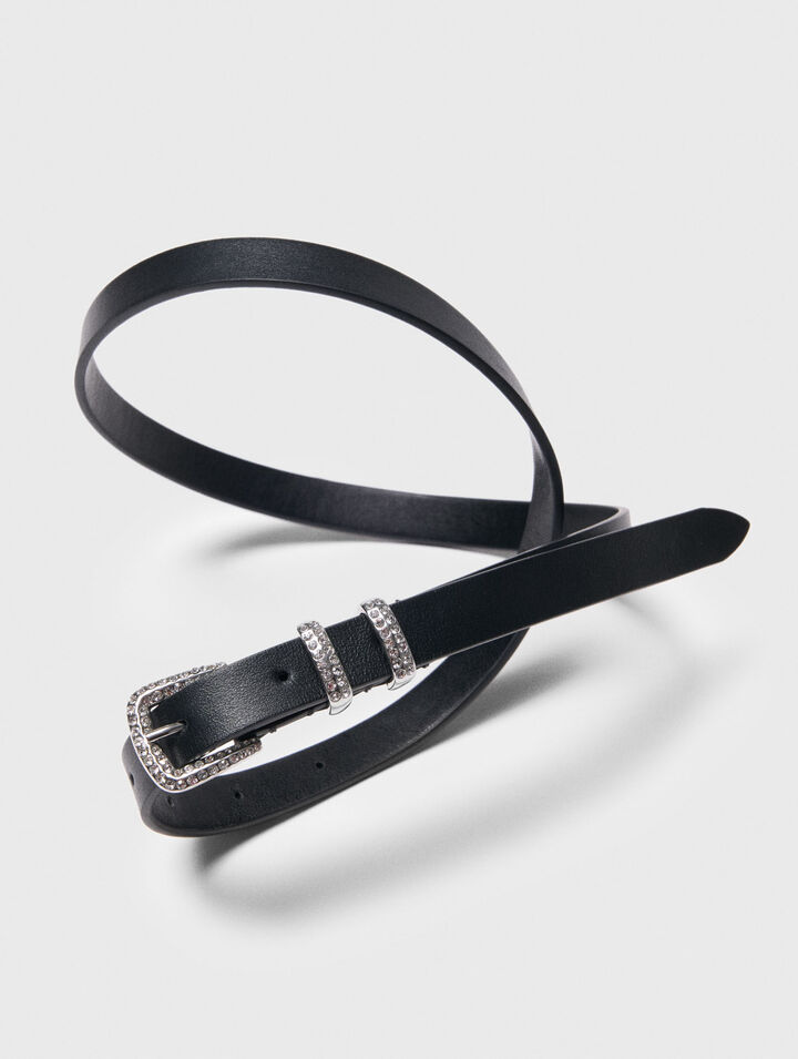 Cinturón fino con hebilla de strass