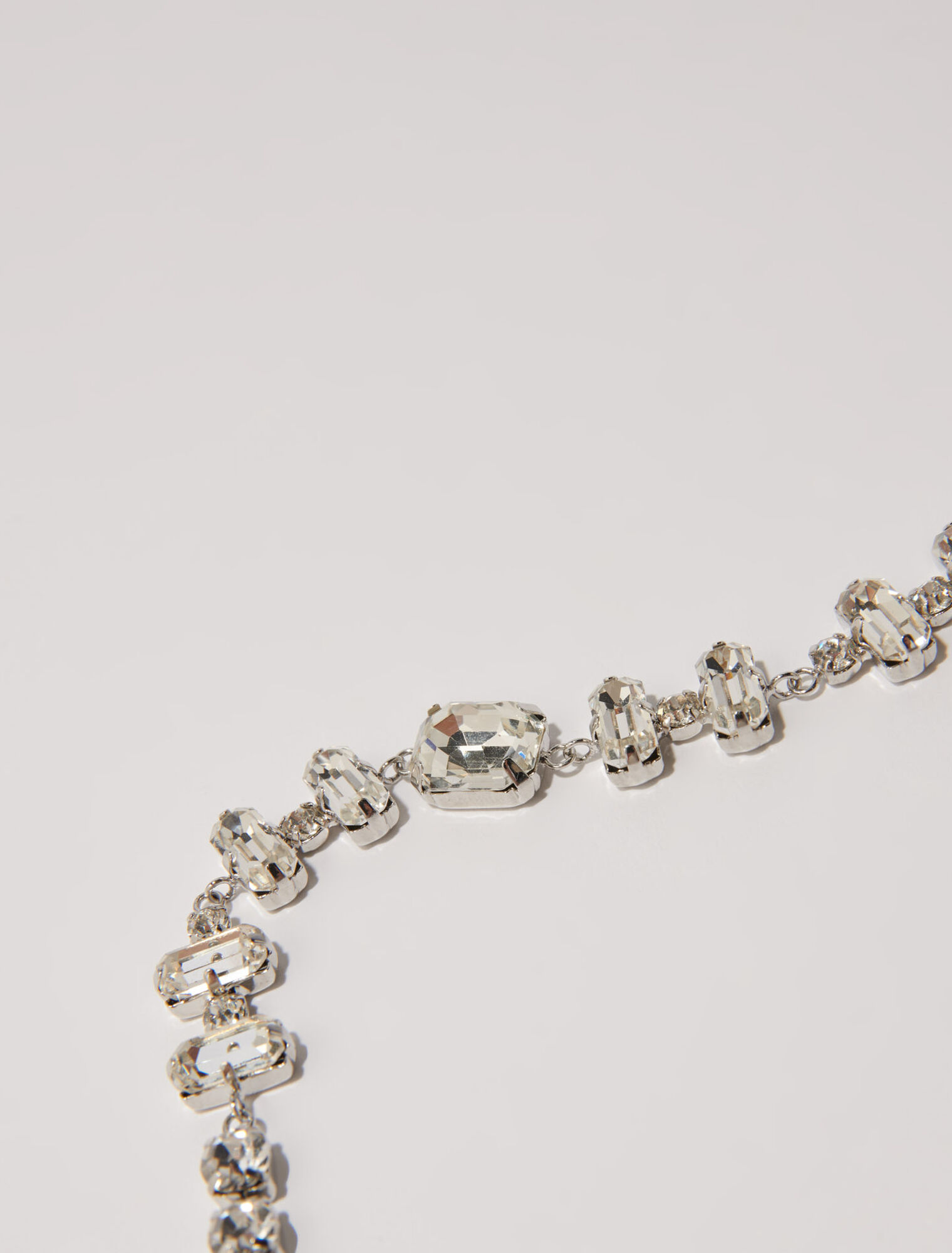 Collar gargantilla de strass plateado
