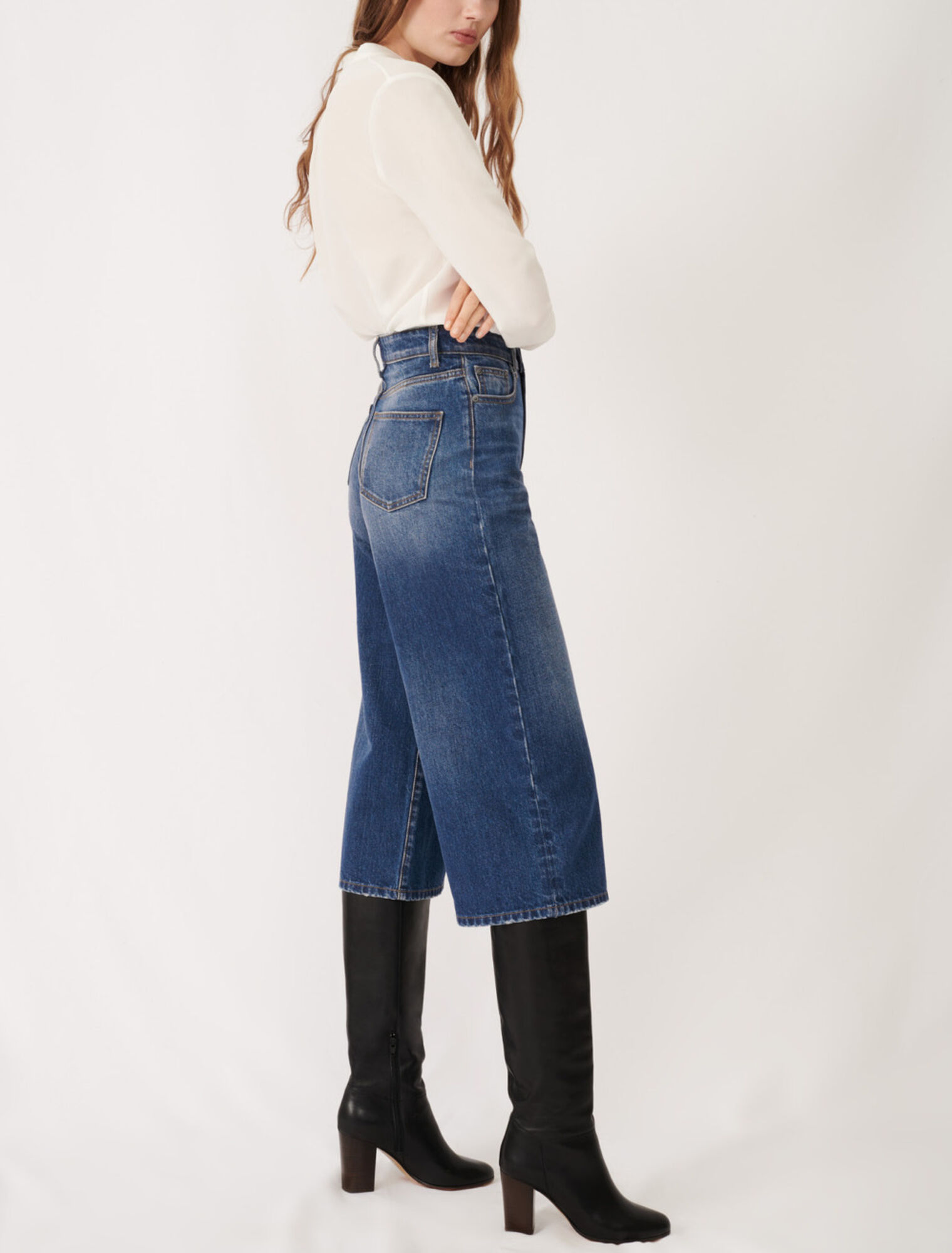 Pantalón vaquero tipo bermuda